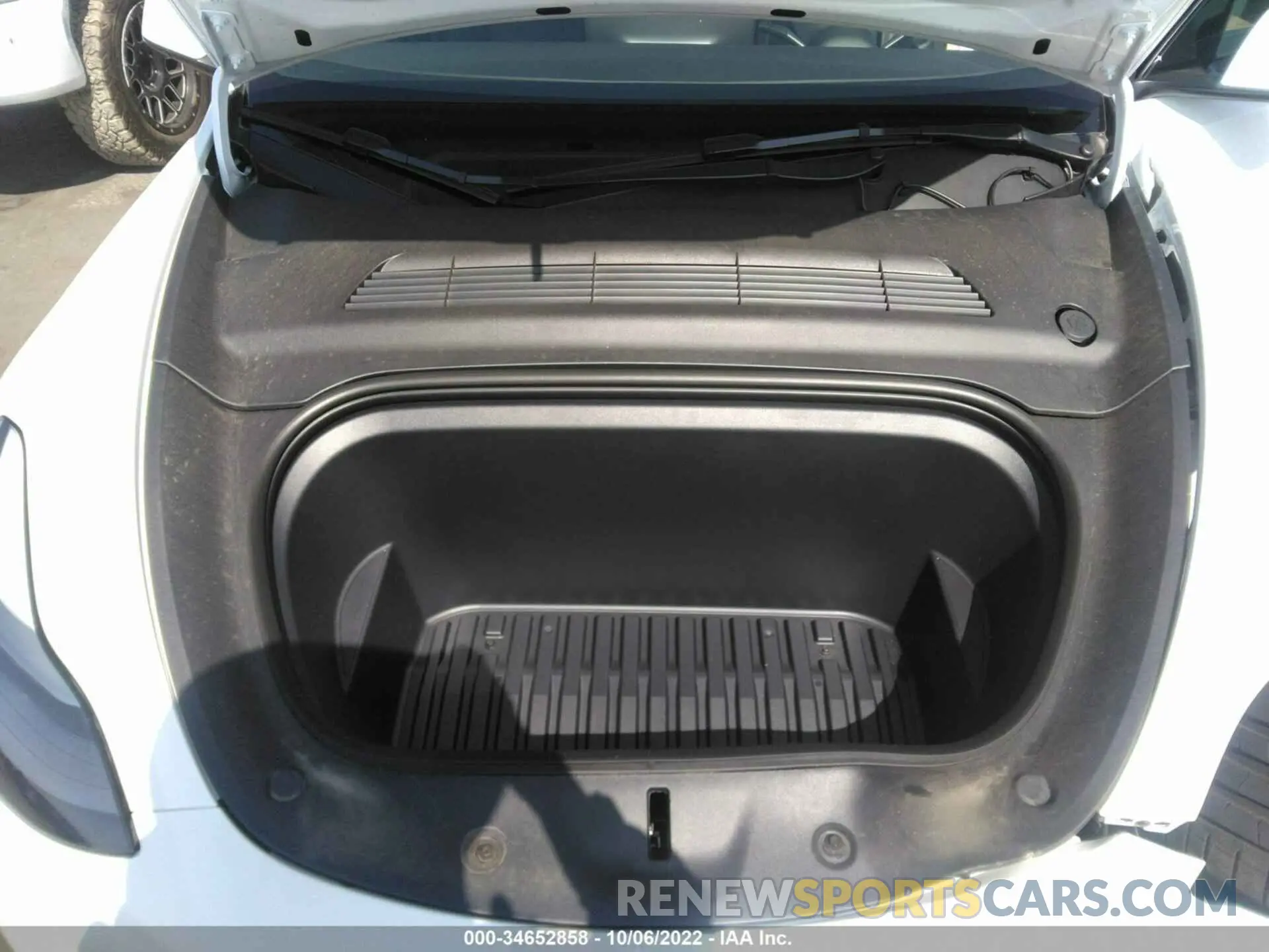 10 Photograph of a damaged car 7SAYGDEF6NF398264 TESLA MODEL Y 2022