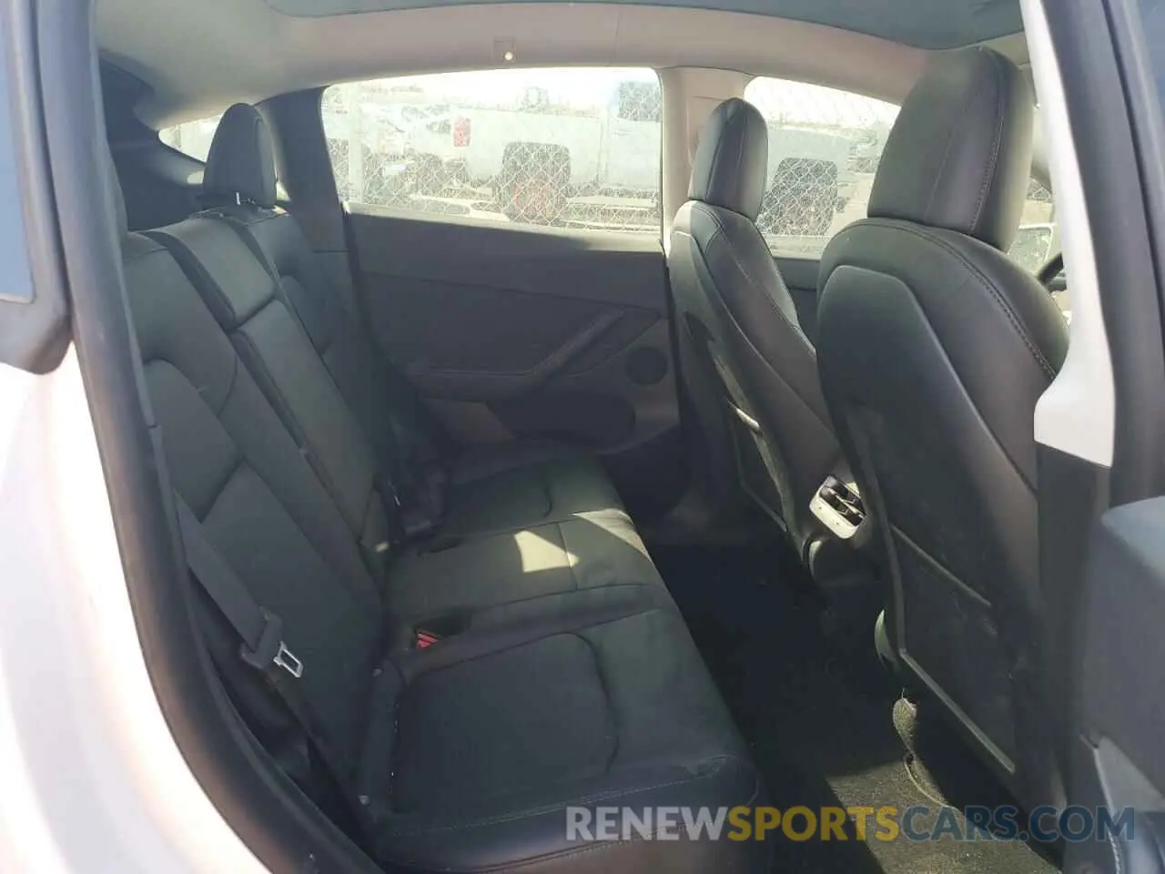 10 Photograph of a damaged car 7SAYGDEF6NF400031 TESLA MODEL Y 2022