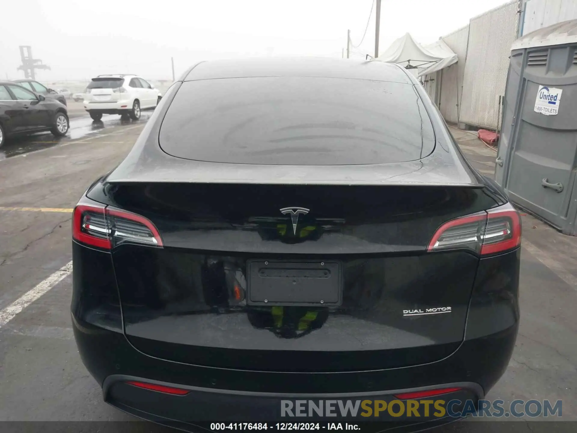 16 Photograph of a damaged car 7SAYGDEF6NF445521 TESLA MODEL Y 2022
