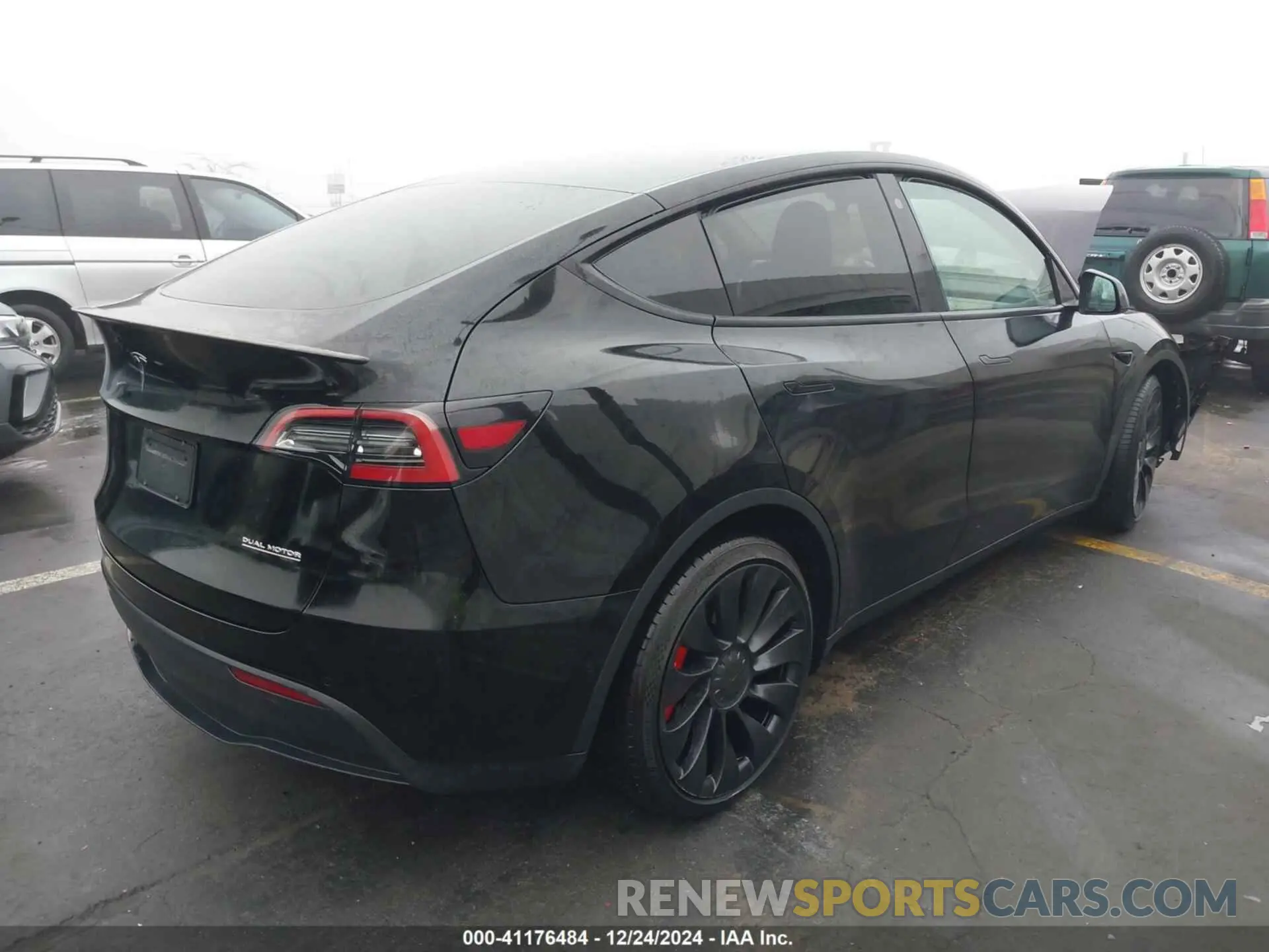 4 Photograph of a damaged car 7SAYGDEF6NF445521 TESLA MODEL Y 2022