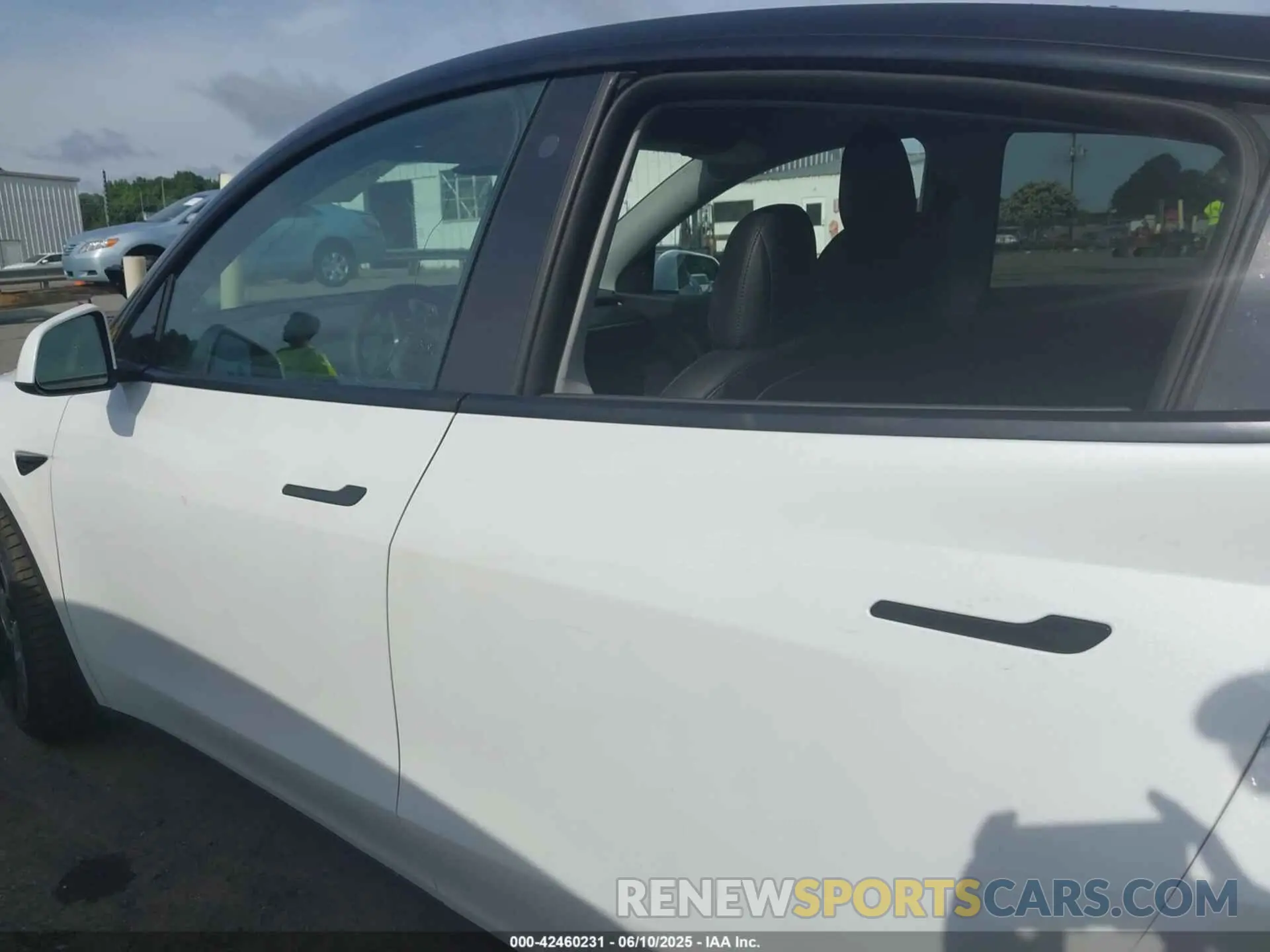 13 Photograph of a damaged car 7SAYGDEF6NF457734 TESLA MODEL Y 2022