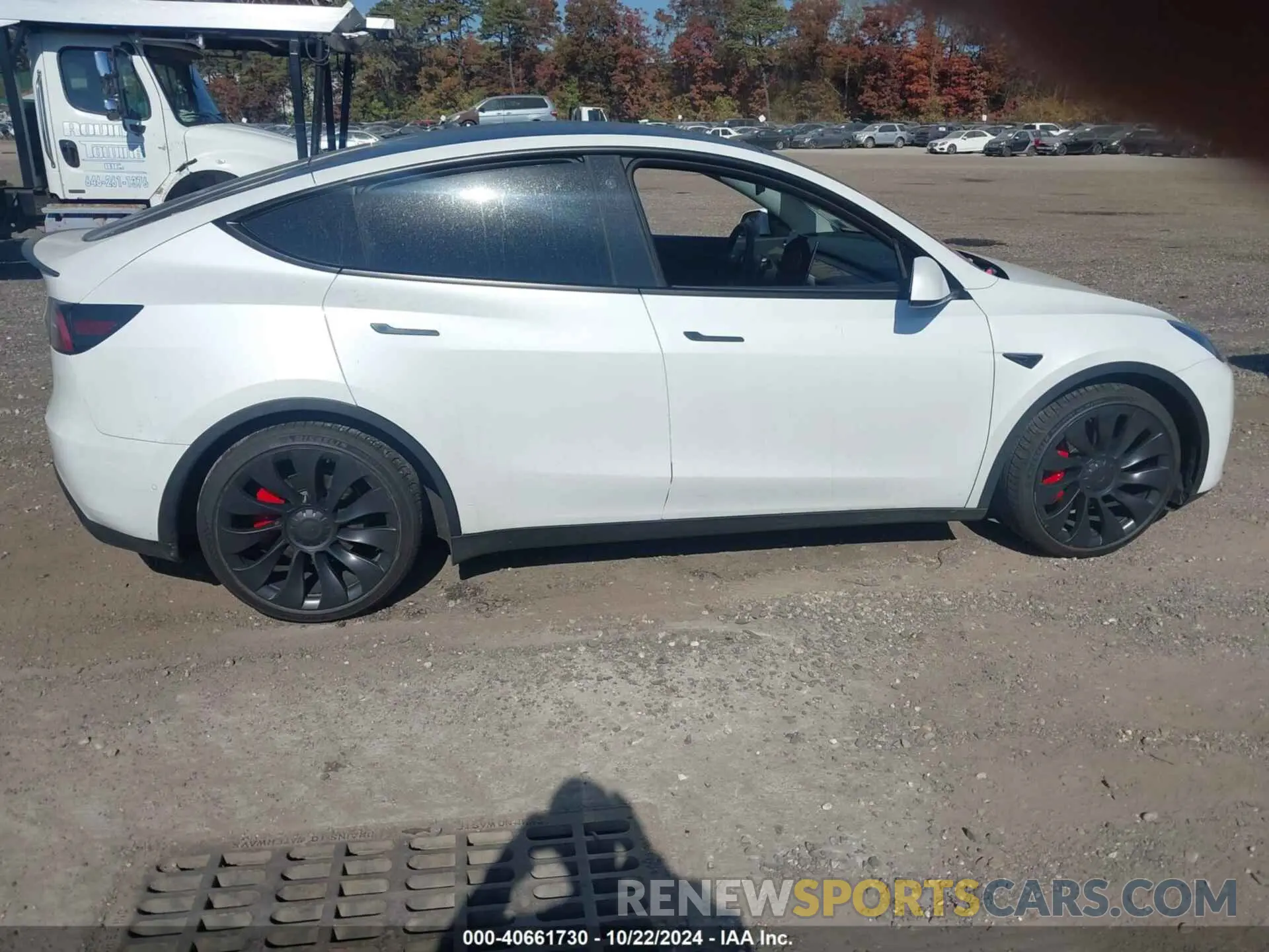13 Photograph of a damaged car 7SAYGDEF6NF467860 TESLA MODEL Y 2022