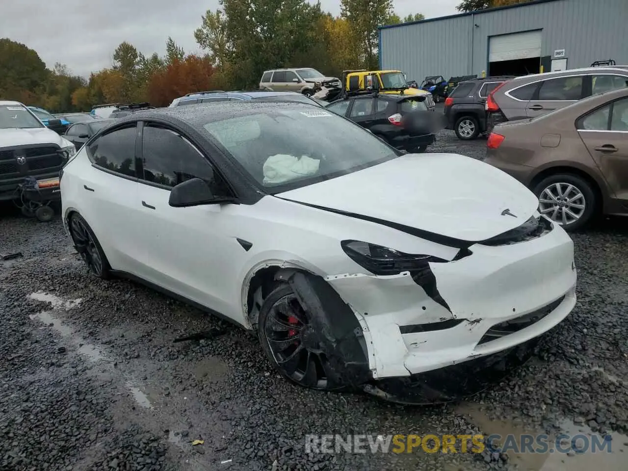 4 Photograph of a damaged car 7SAYGDEF6NF493472 TESLA MODEL Y 2022