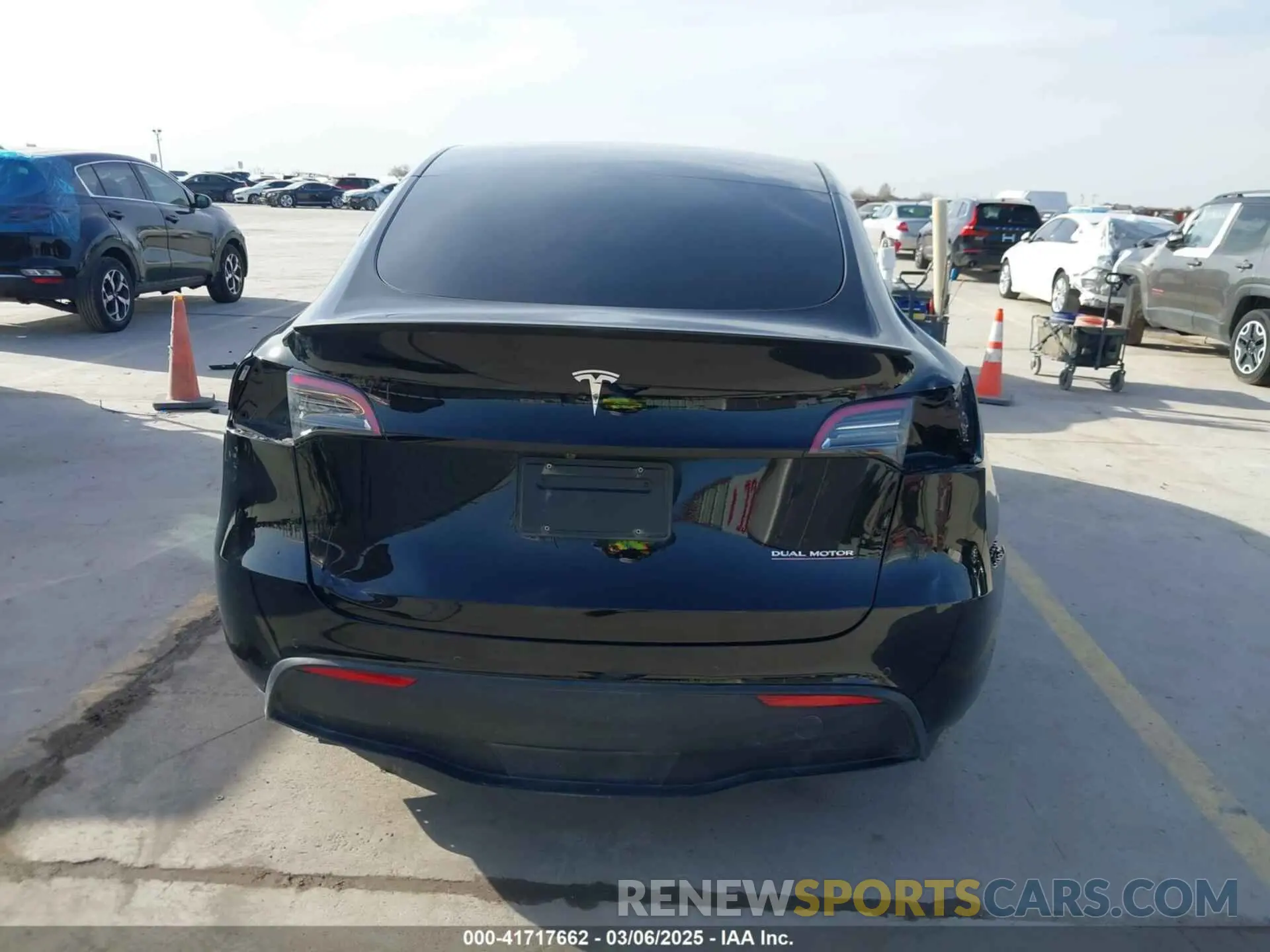 17 Фотография поврежденного автомобиля 7SAYGDEF6NF532027 TESLA MODEL Y 2022