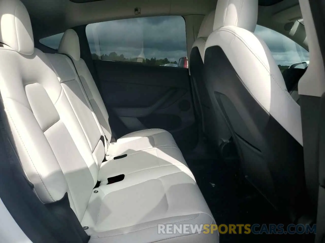 11 Photograph of a damaged car 7SAYGDEF6NF544193 TESLA MODEL Y 2022
