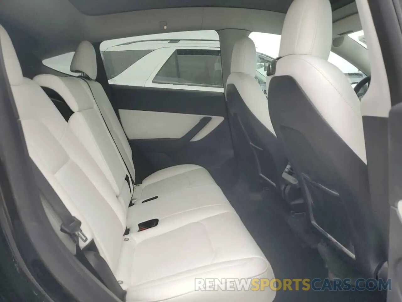 10 Photograph of a damaged car 7SAYGDEF7NF441882 TESLA MODEL Y 2022