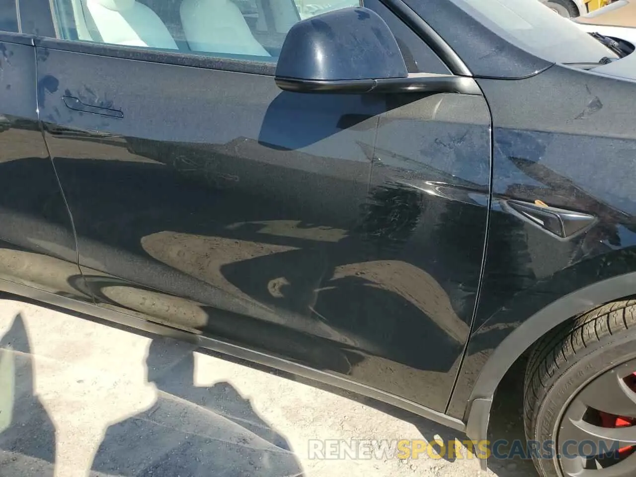 12 Photograph of a damaged car 7SAYGDEF7NF441882 TESLA MODEL Y 2022