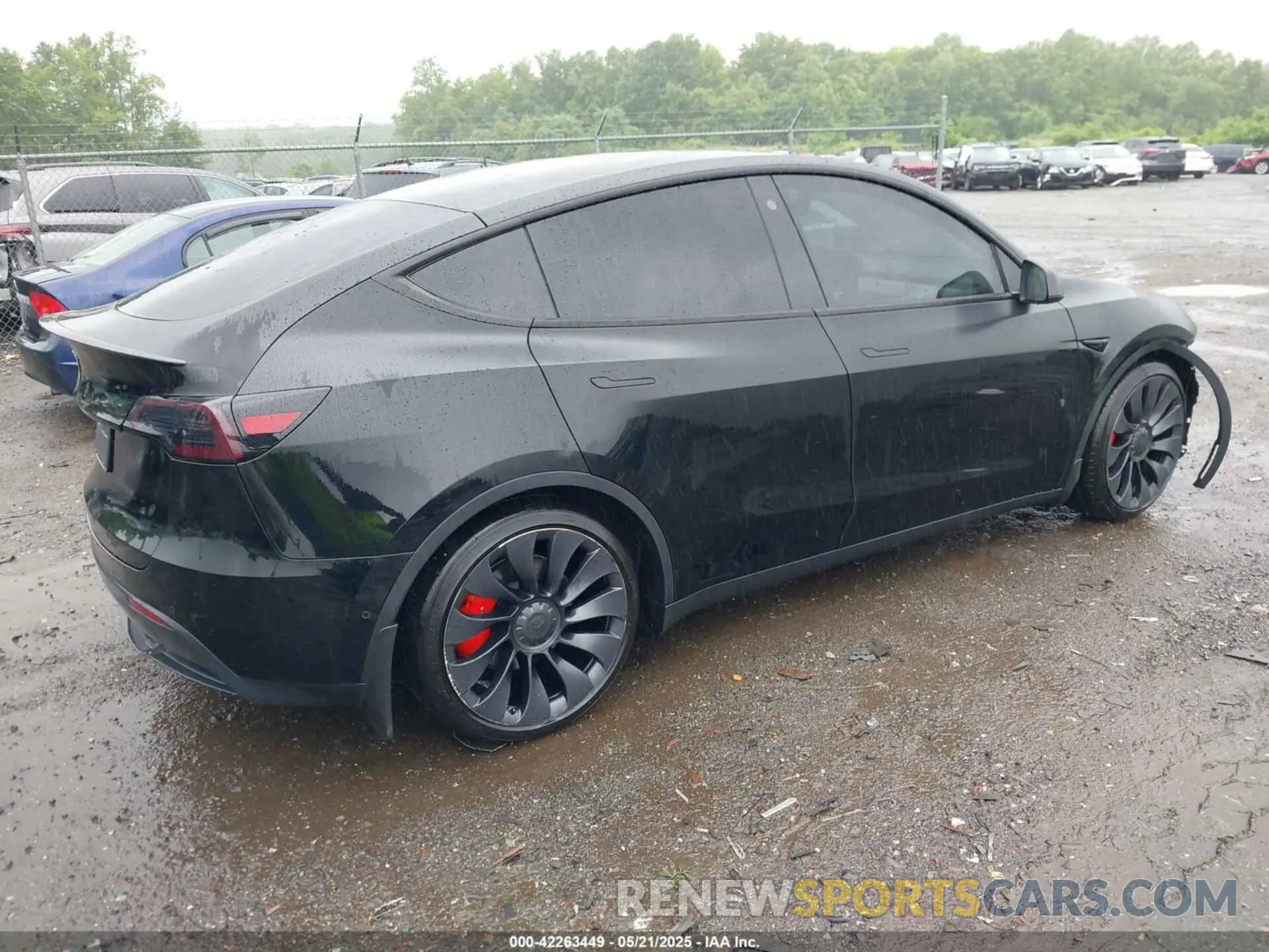 4 Photograph of a damaged car 7SAYGDEF7NF457757 TESLA MODEL Y 2022