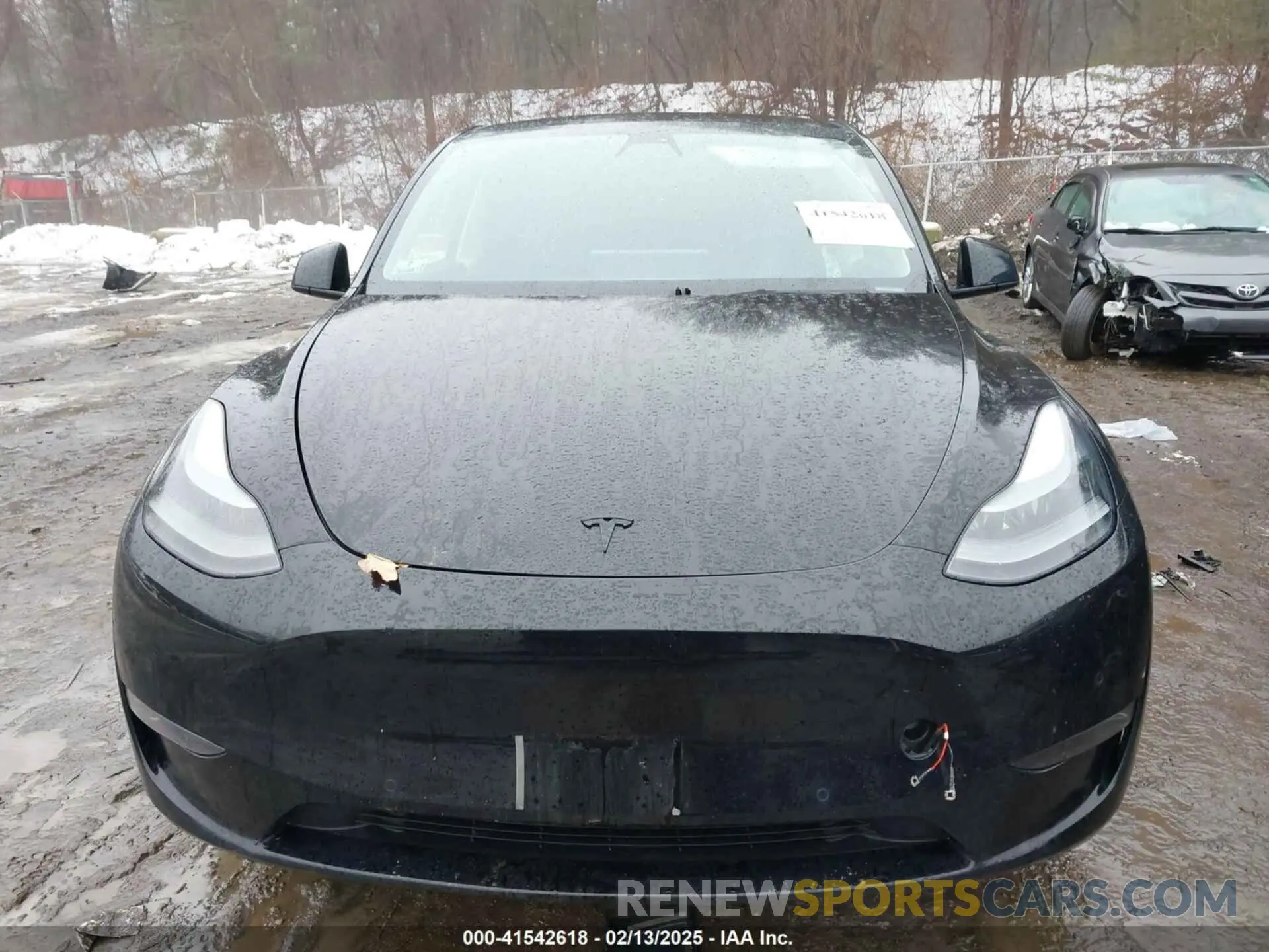 10 Photograph of a damaged car 7SAYGDEF7NF466135 TESLA MODEL Y 2022