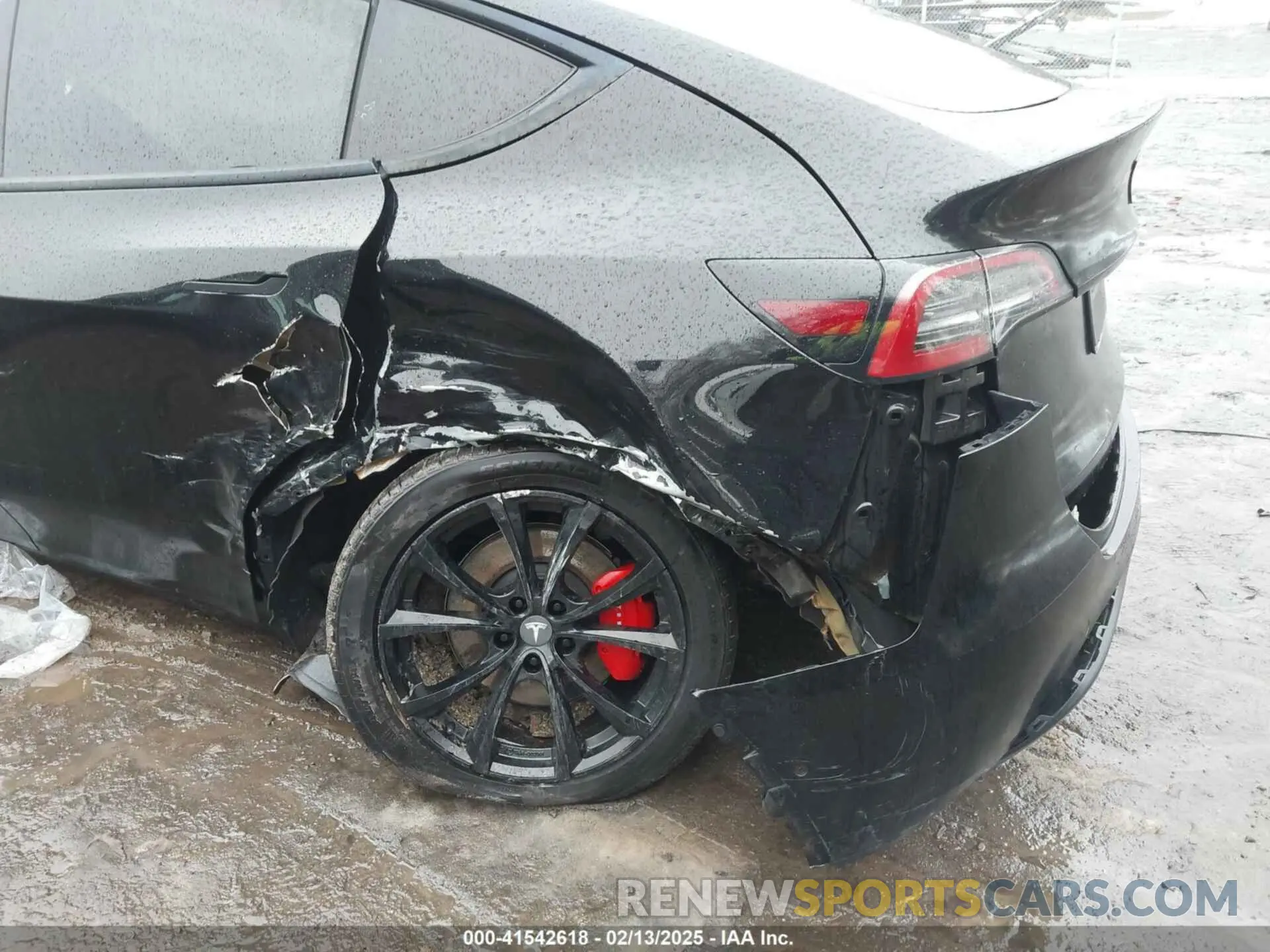 6 Photograph of a damaged car 7SAYGDEF7NF466135 TESLA MODEL Y 2022
