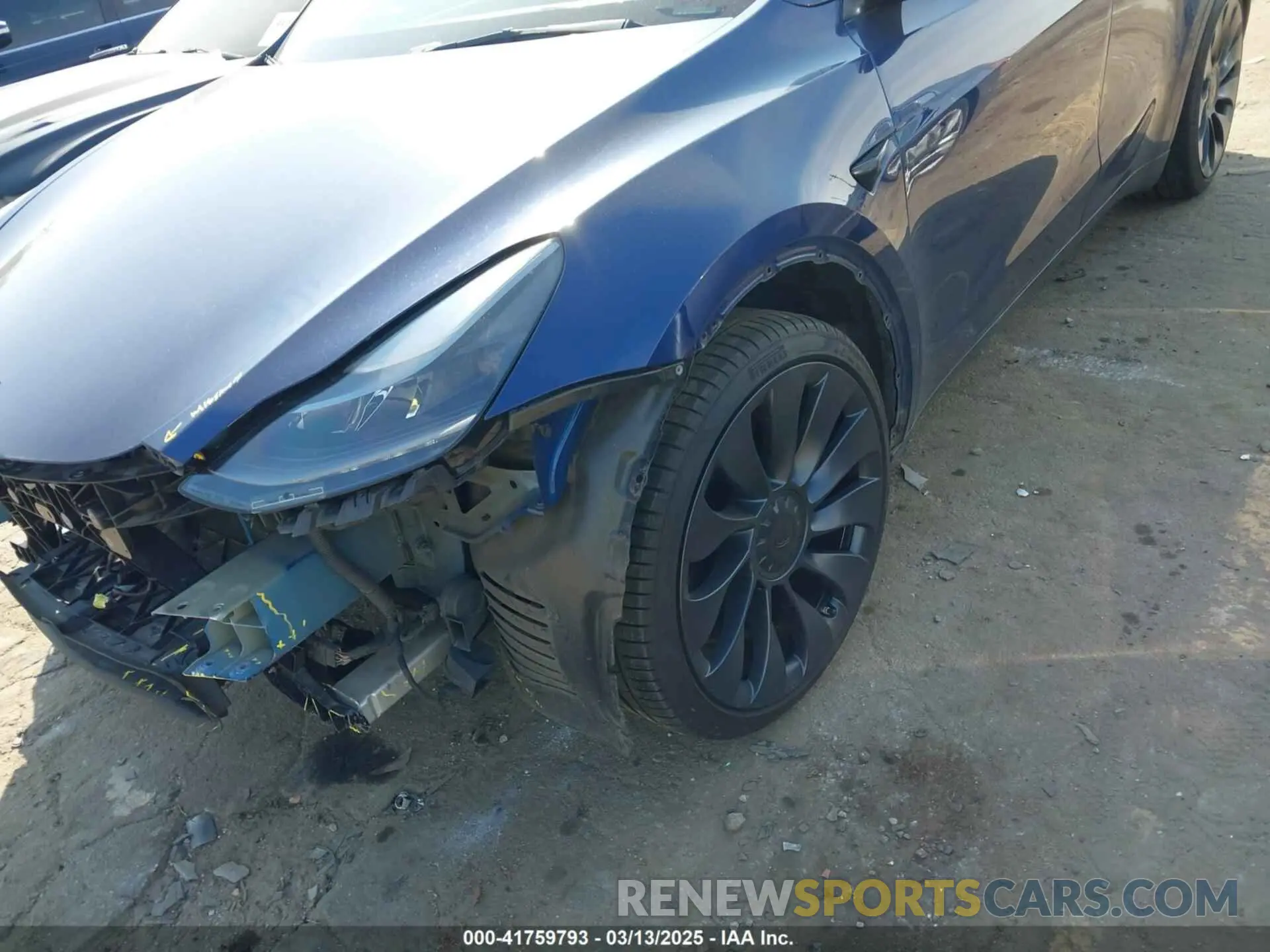 18 Photograph of a damaged car 7SAYGDEF7NF497076 TESLA MODEL Y 2022