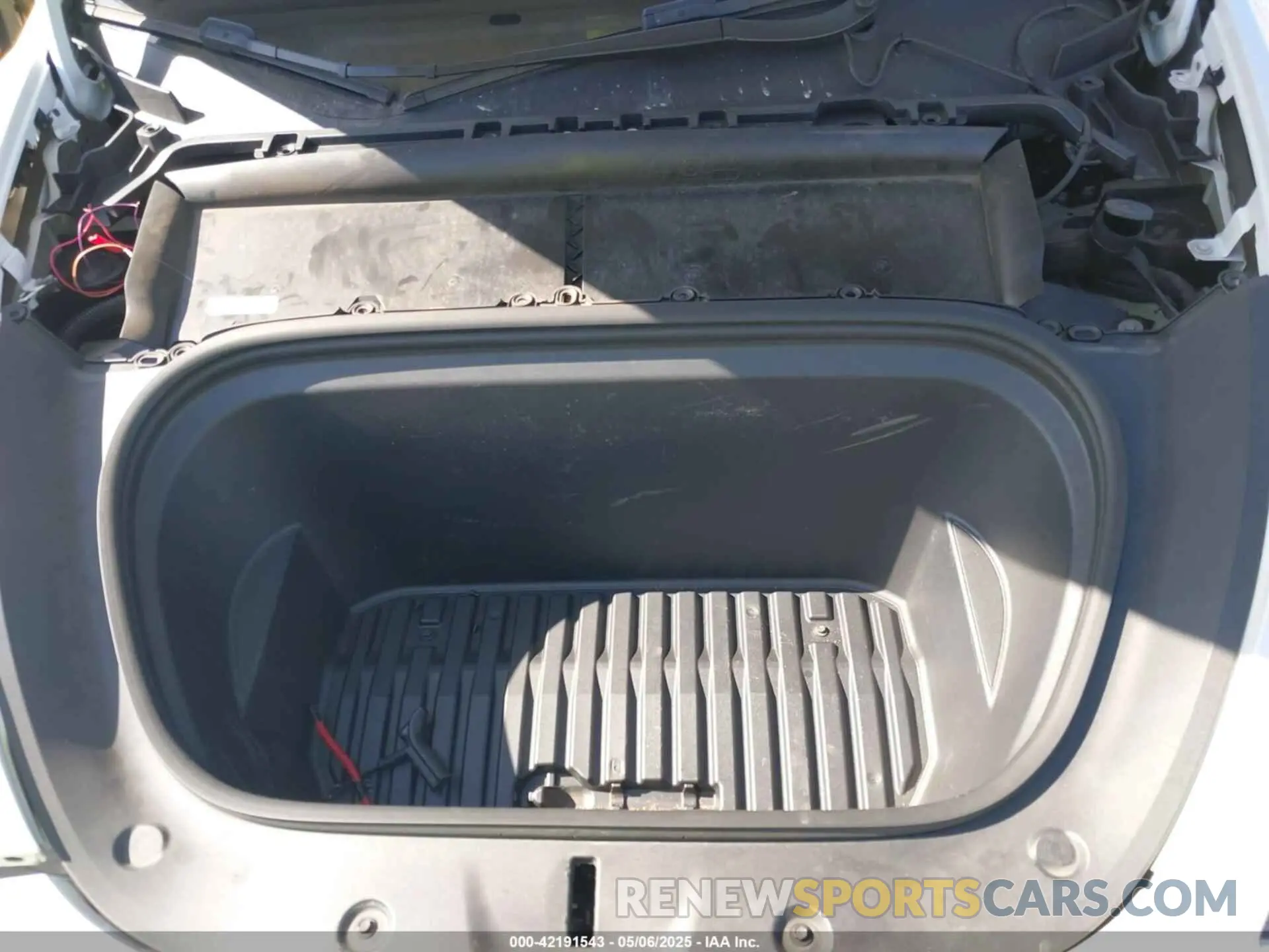 10 Photograph of a damaged car 7SAYGDEF8NF320293 TESLA MODEL Y 2022