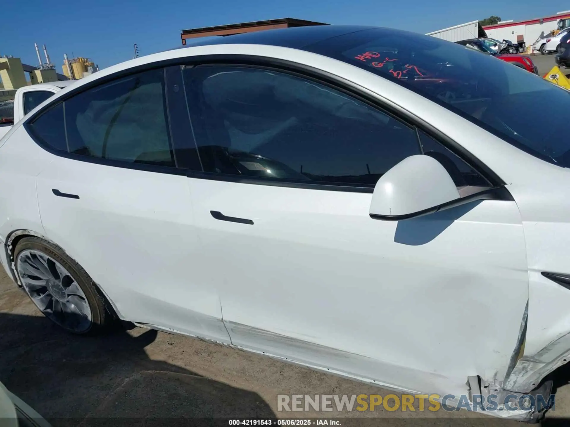 13 Photograph of a damaged car 7SAYGDEF8NF320293 TESLA MODEL Y 2022