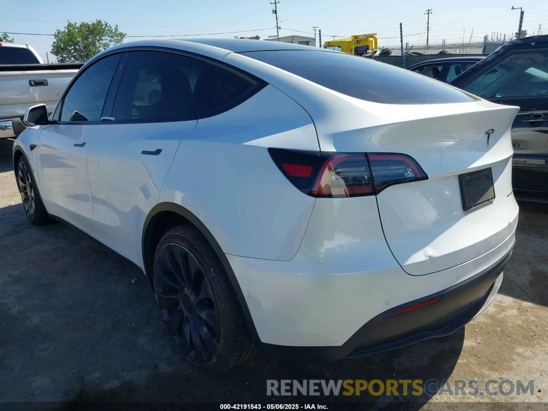 3 Photograph of a damaged car 7SAYGDEF8NF320293 TESLA MODEL Y 2022
