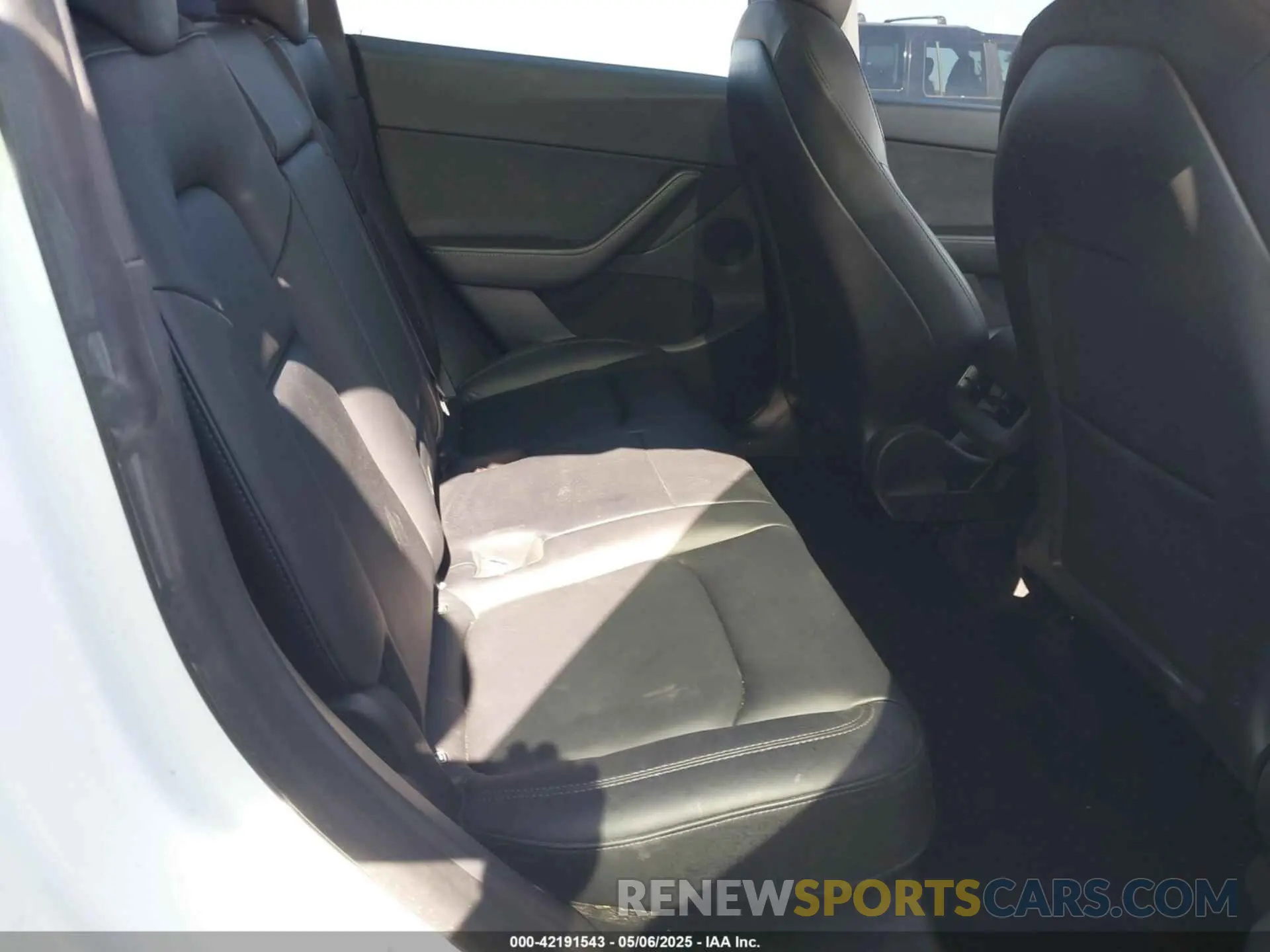 8 Photograph of a damaged car 7SAYGDEF8NF320293 TESLA MODEL Y 2022
