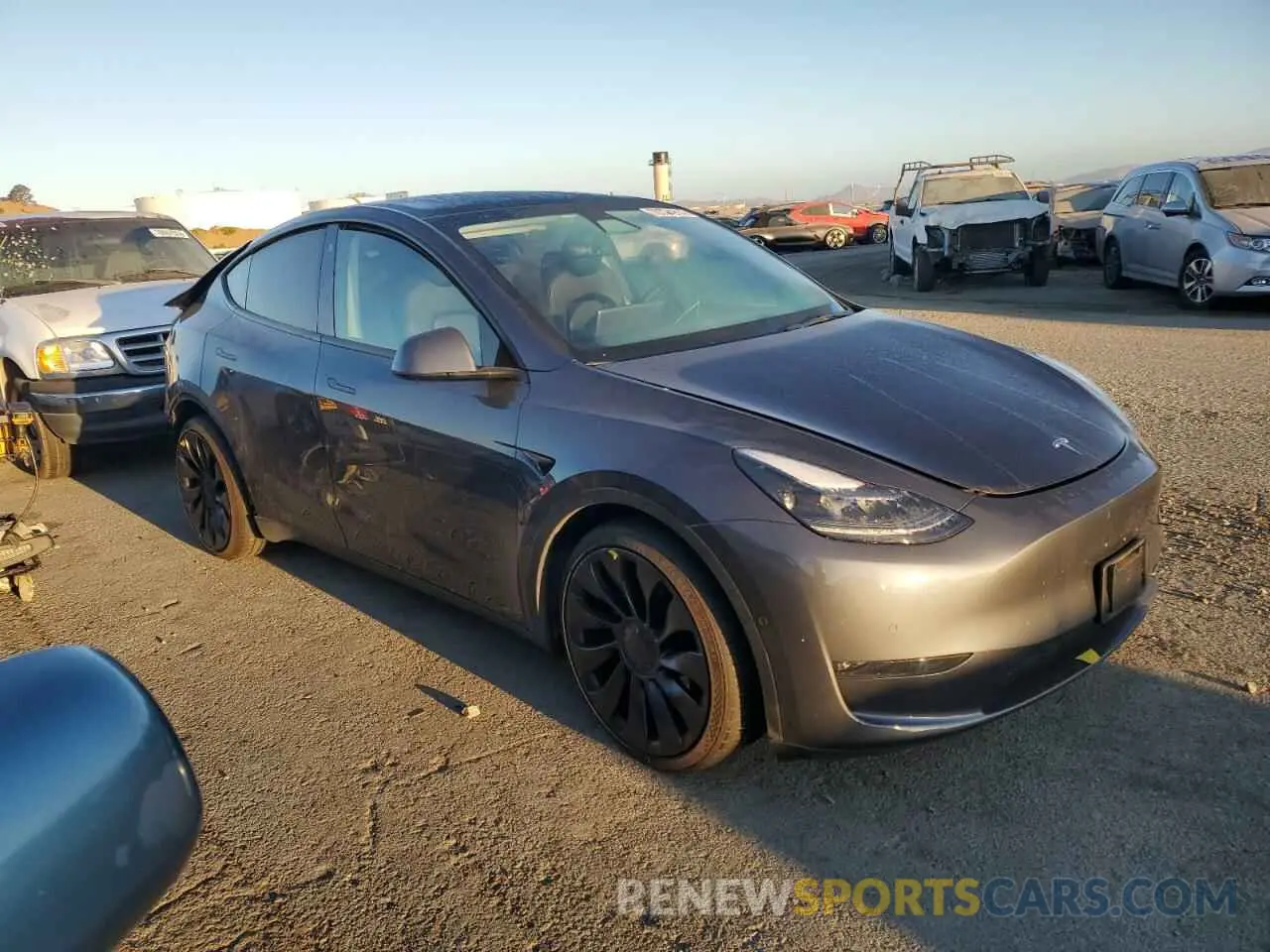 4 Photograph of a damaged car 7SAYGDEF8NF348739 TESLA MODEL Y 2022
