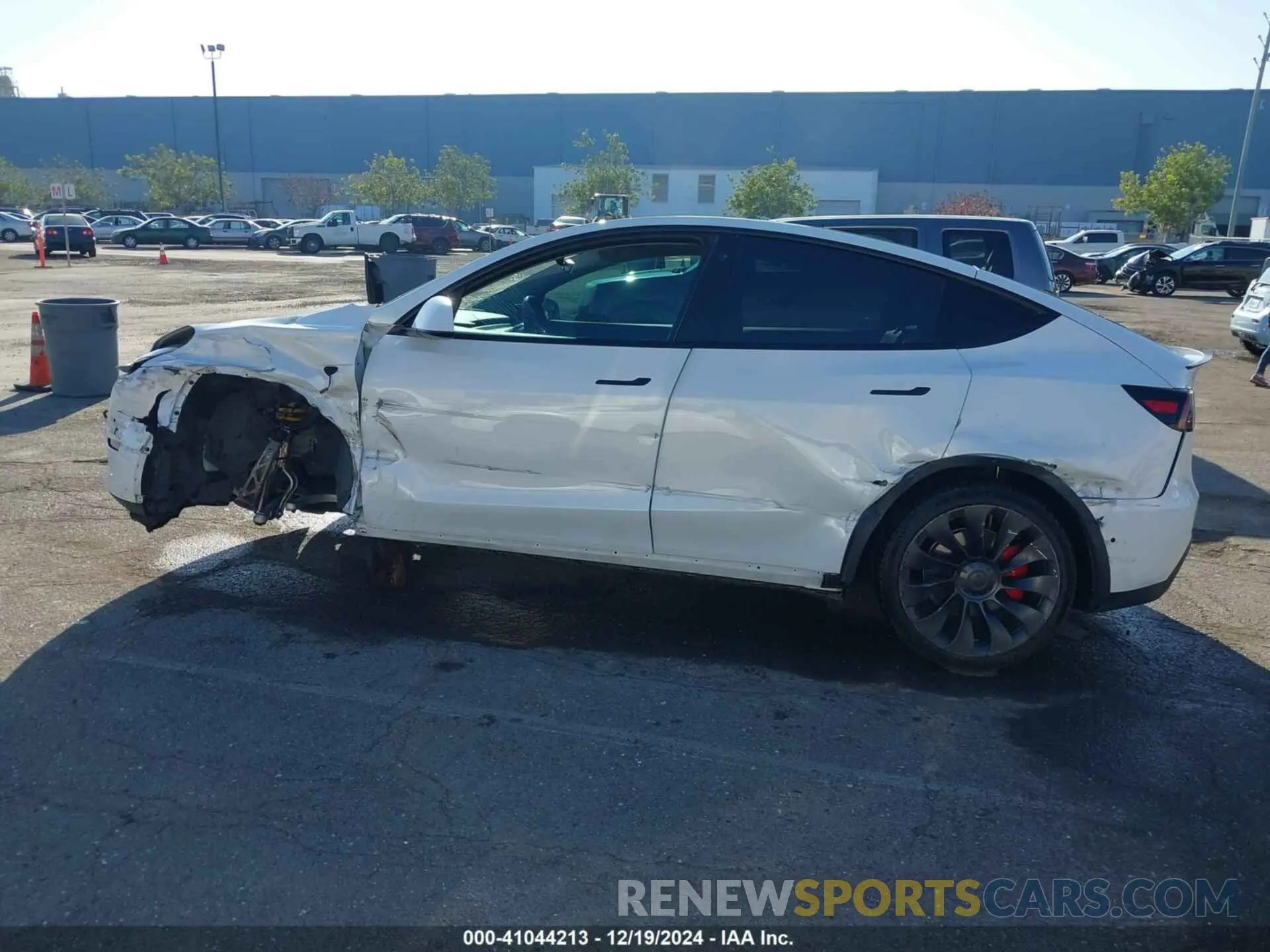 14 Photograph of a damaged car 7SAYGDEF8NF358011 TESLA MODEL Y 2022