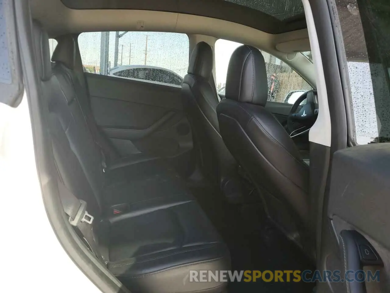 11 Photograph of a damaged car 7SAYGDEF8NF381644 TESLA MODEL Y 2022