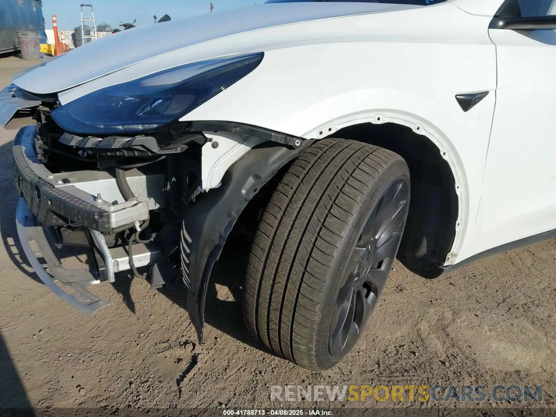 24 Photograph of a damaged car 7SAYGDEF8NF404002 TESLA MODEL Y 2022