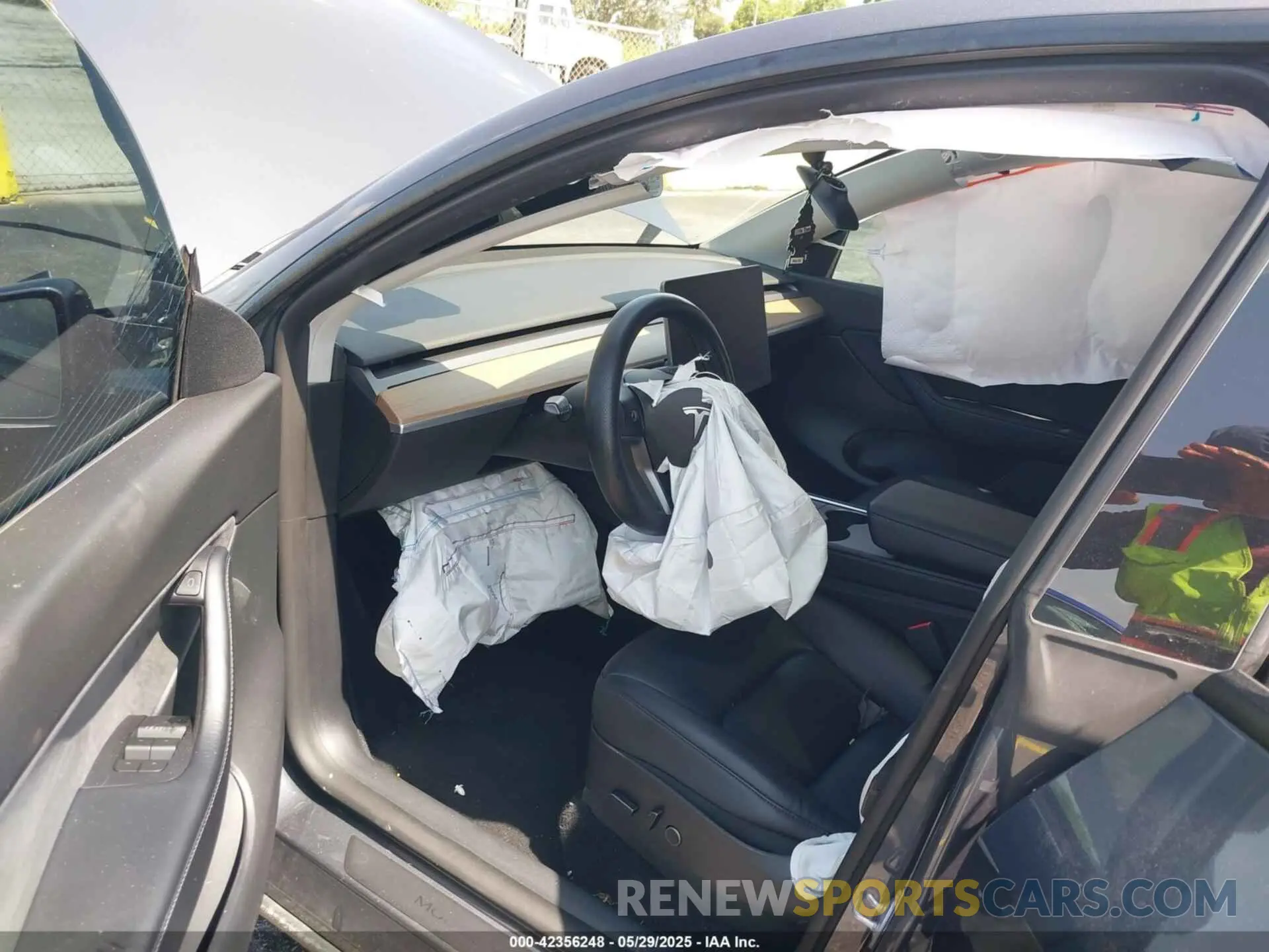 5 Photograph of a damaged car 7SAYGDEF8NF450574 TESLA MODEL Y 2022