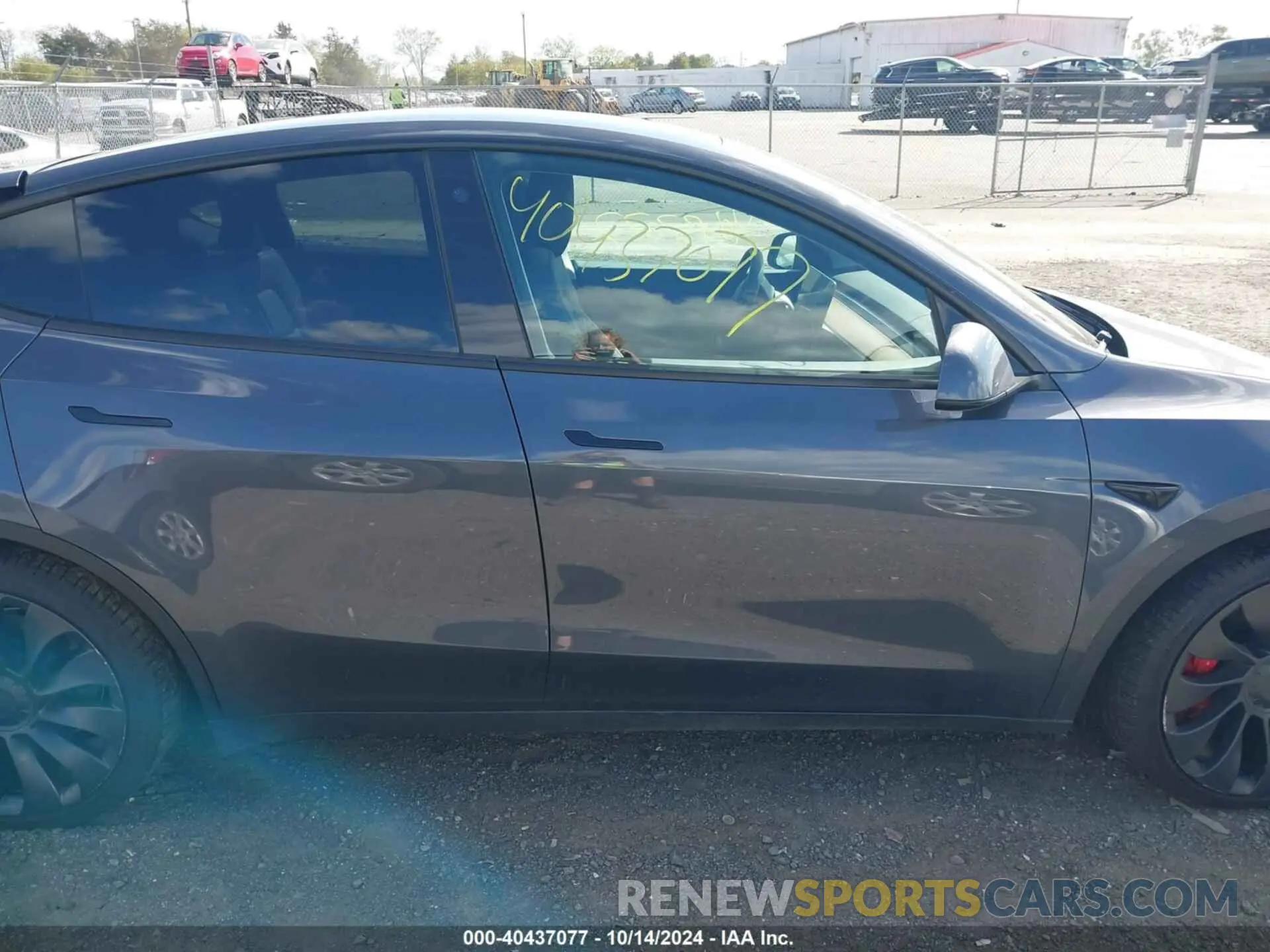 13 Photograph of a damaged car 7SAYGDEF8NF467407 TESLA MODEL Y 2022