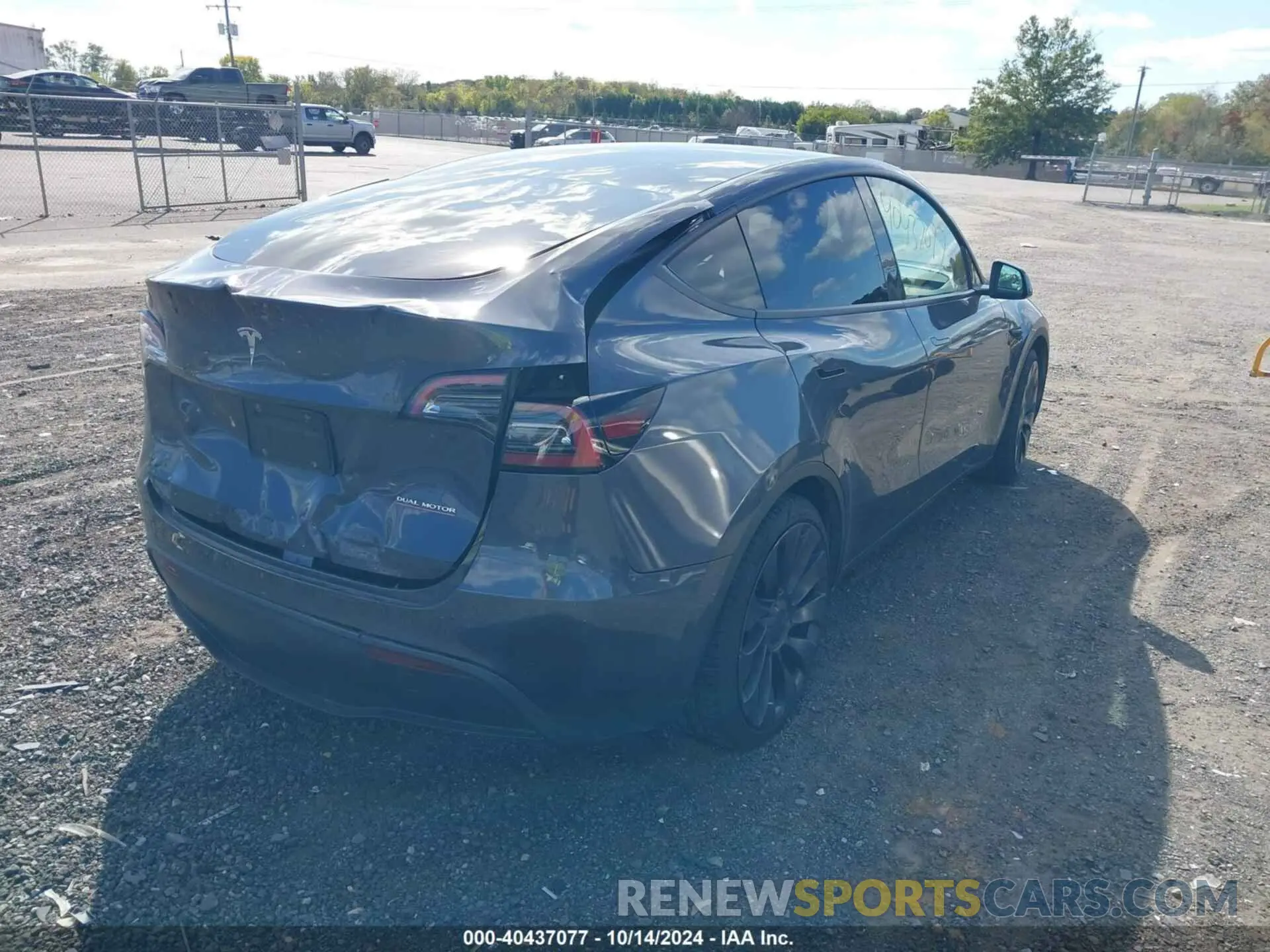 4 Photograph of a damaged car 7SAYGDEF8NF467407 TESLA MODEL Y 2022