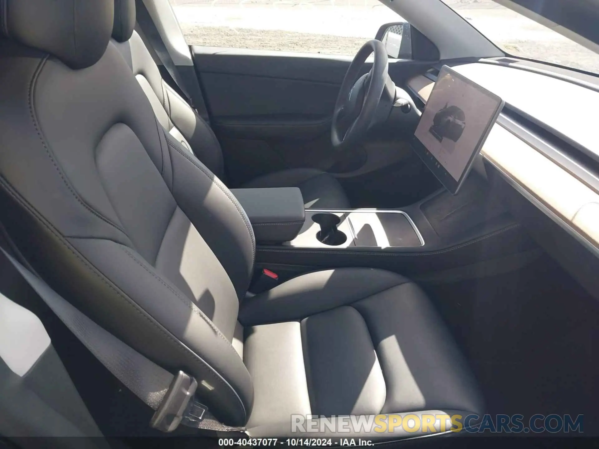 5 Photograph of a damaged car 7SAYGDEF8NF467407 TESLA MODEL Y 2022
