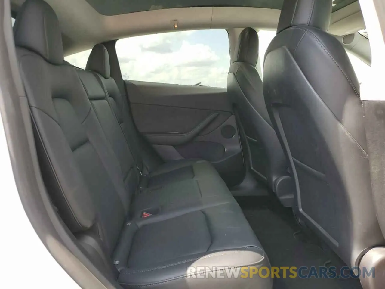 10 Photograph of a damaged car 7SAYGDEF8NF469285 TESLA MODEL Y 2022