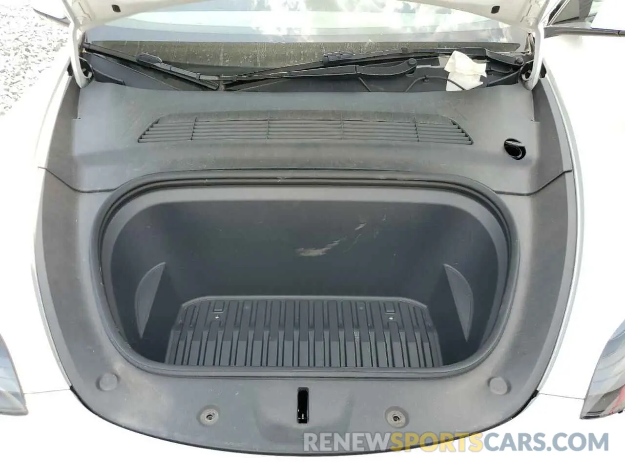 11 Photograph of a damaged car 7SAYGDEF8NF469285 TESLA MODEL Y 2022
