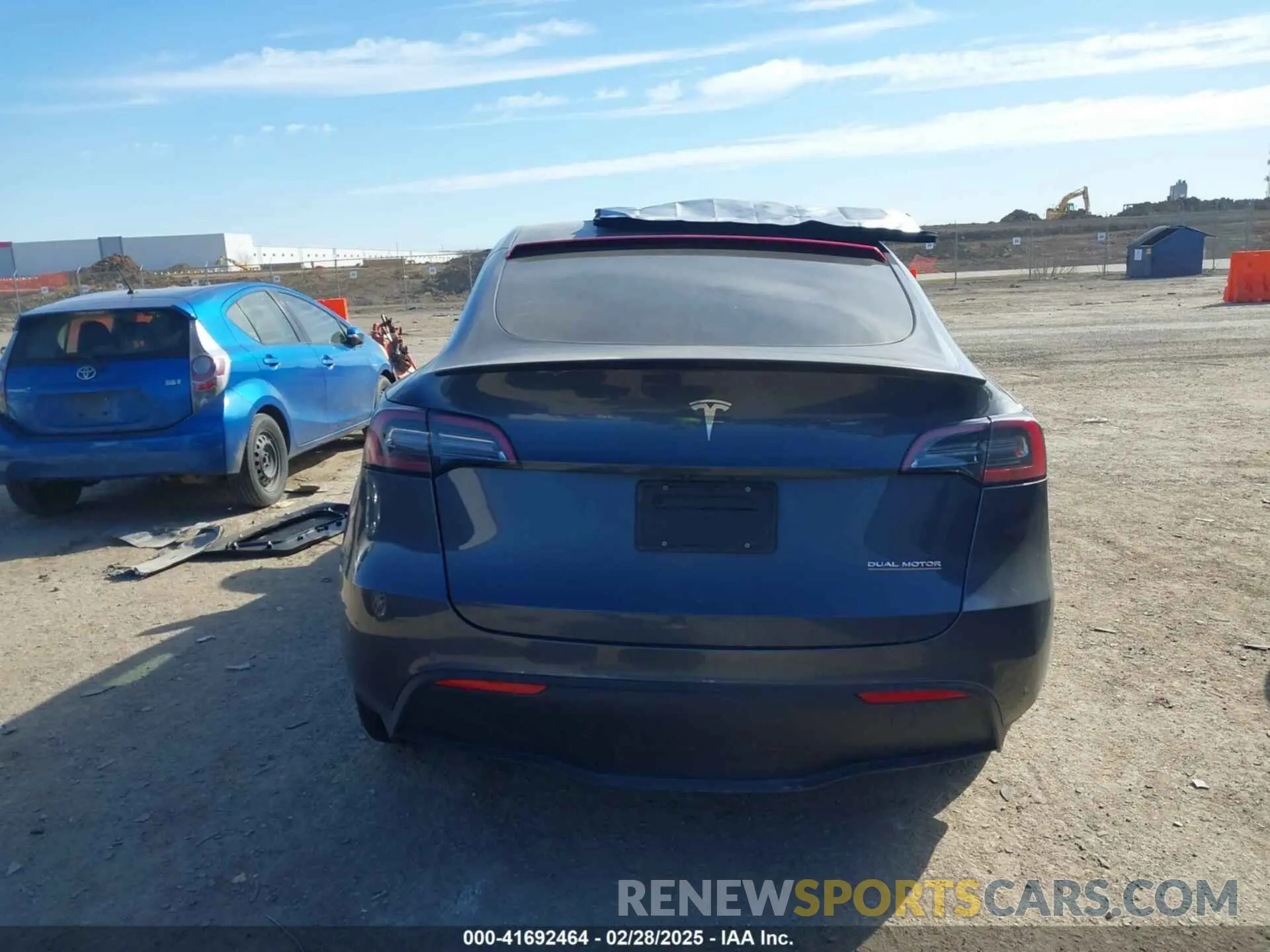 15 Photograph of a damaged car 7SAYGDEF8NF494753 TESLA MODEL Y 2022