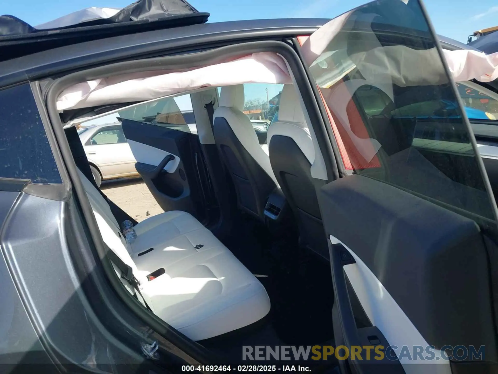 8 Photograph of a damaged car 7SAYGDEF8NF494753 TESLA MODEL Y 2022