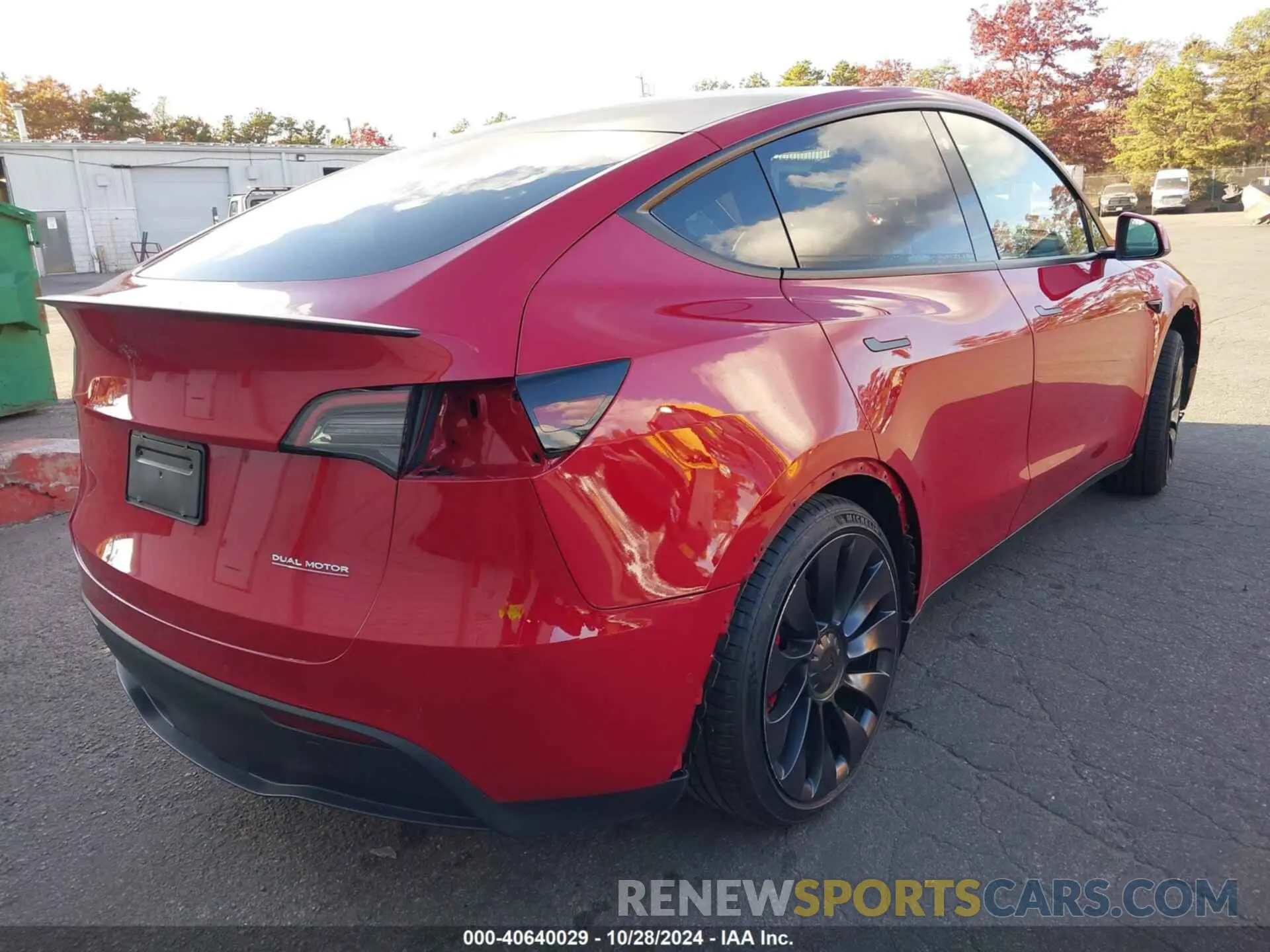 4 Photograph of a damaged car 7SAYGDEF8NF529968 TESLA MODEL Y 2022