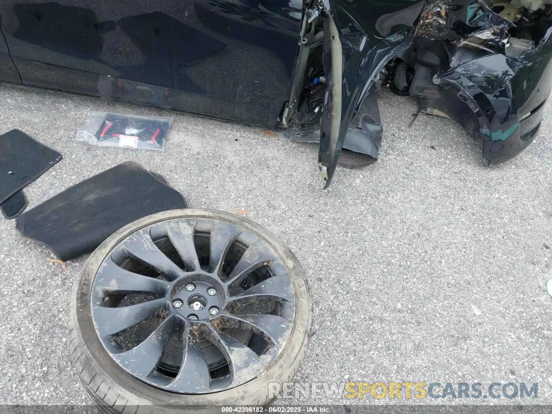 11 Photograph of a damaged car 7SAYGDEF8NF545894 TESLA MODEL Y 2022