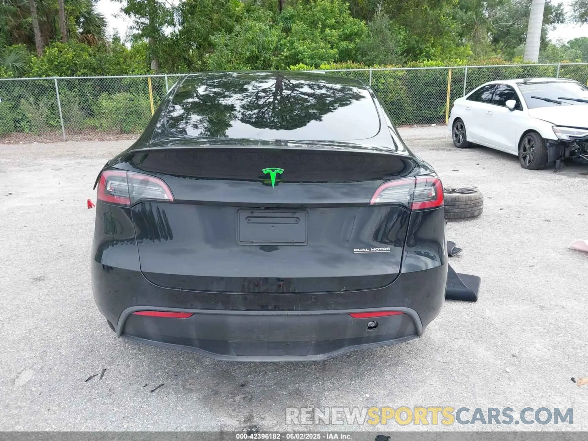 16 Photograph of a damaged car 7SAYGDEF8NF545894 TESLA MODEL Y 2022