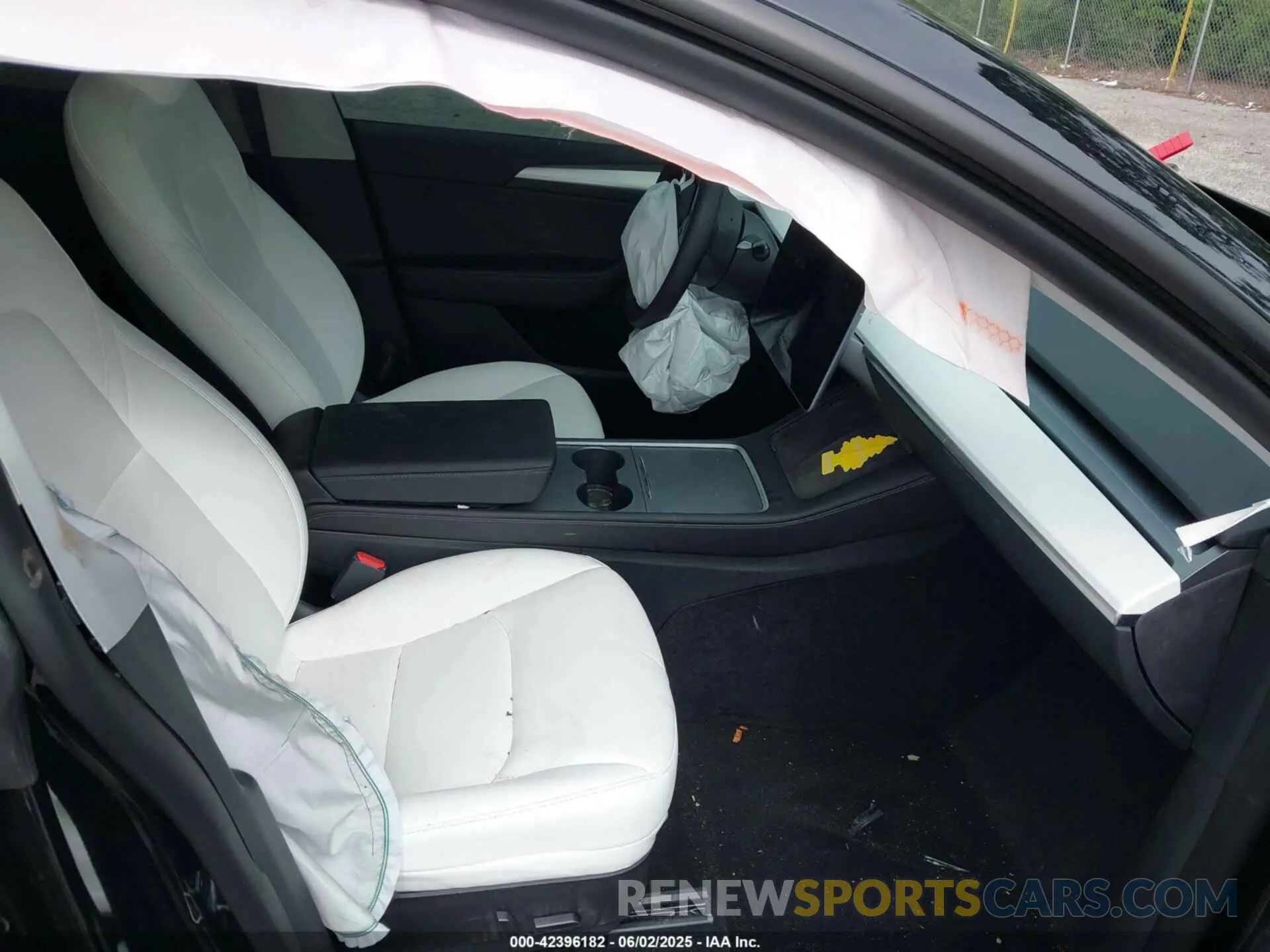 5 Photograph of a damaged car 7SAYGDEF8NF545894 TESLA MODEL Y 2022