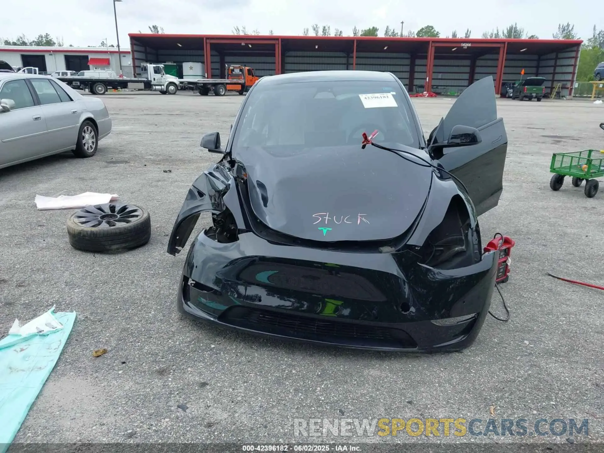 6 Photograph of a damaged car 7SAYGDEF8NF545894 TESLA MODEL Y 2022