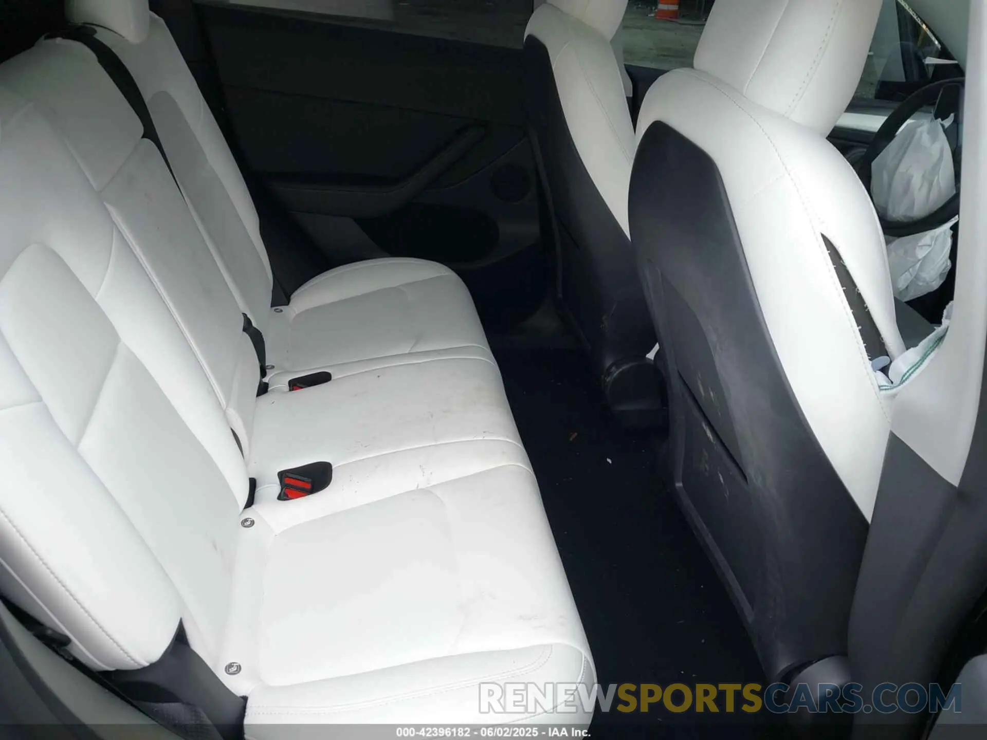 8 Photograph of a damaged car 7SAYGDEF8NF545894 TESLA MODEL Y 2022