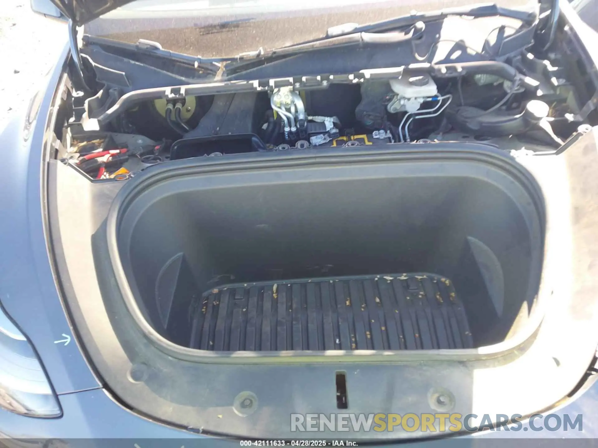 10 Photograph of a damaged car 7SAYGDEF9NF326944 TESLA MODEL Y 2022