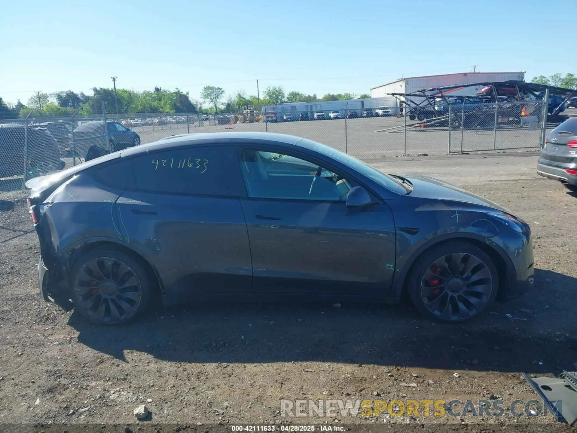 12 Photograph of a damaged car 7SAYGDEF9NF326944 TESLA MODEL Y 2022