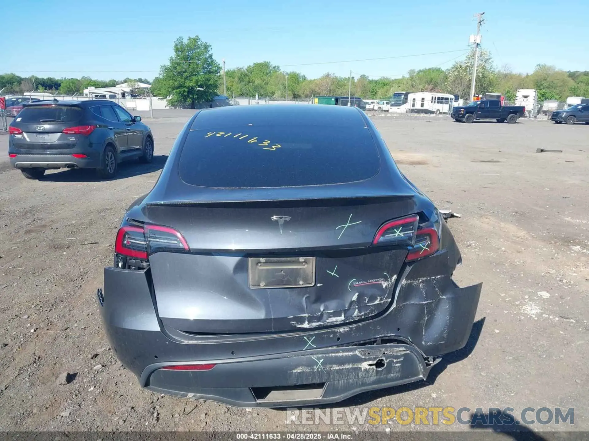 15 Photograph of a damaged car 7SAYGDEF9NF326944 TESLA MODEL Y 2022
