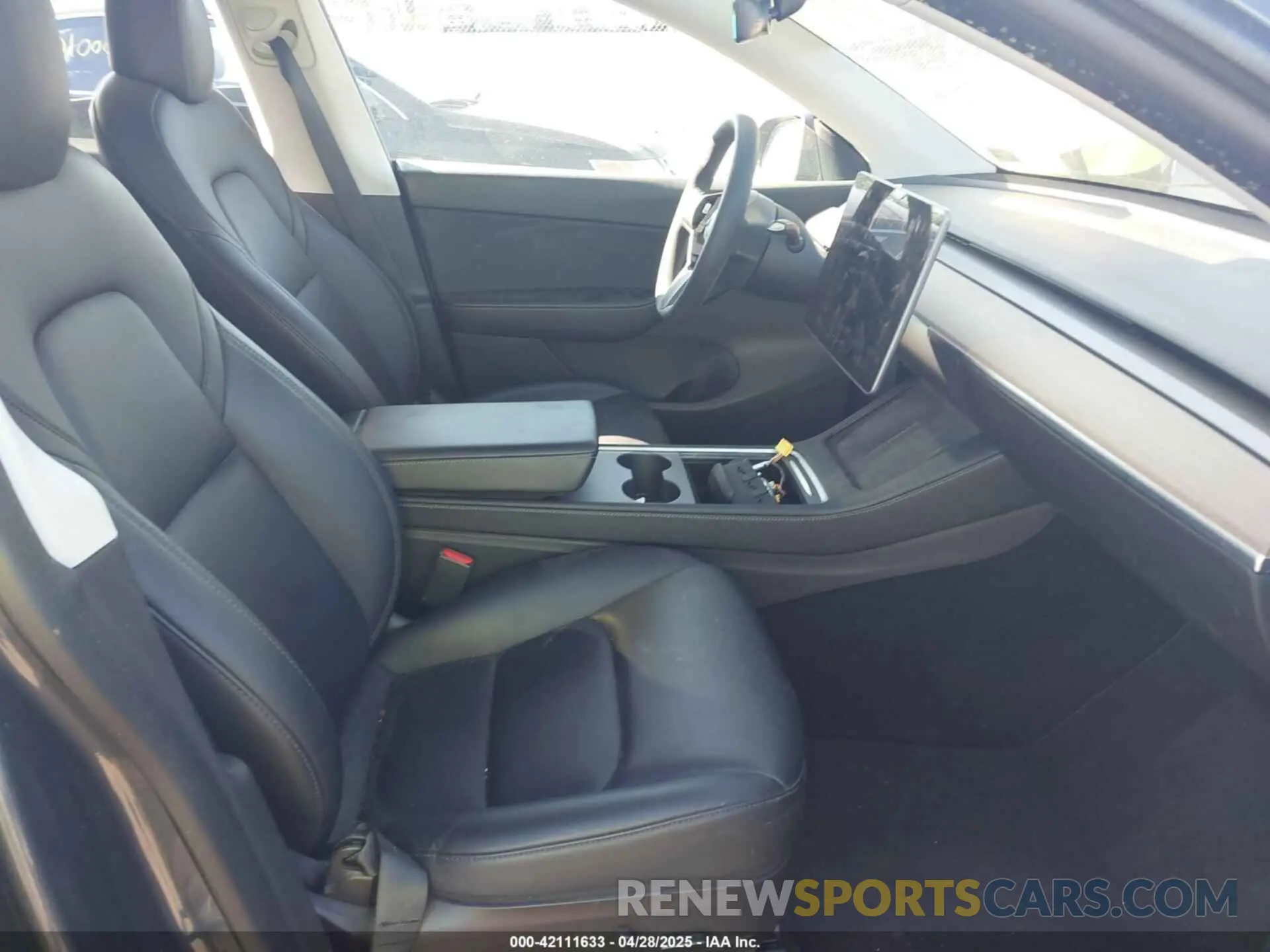 5 Photograph of a damaged car 7SAYGDEF9NF326944 TESLA MODEL Y 2022