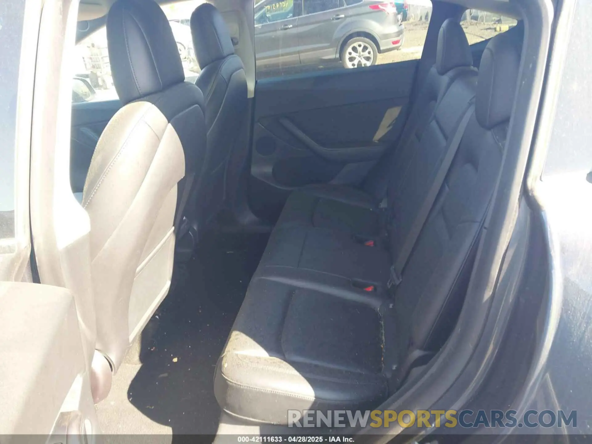 8 Photograph of a damaged car 7SAYGDEF9NF326944 TESLA MODEL Y 2022