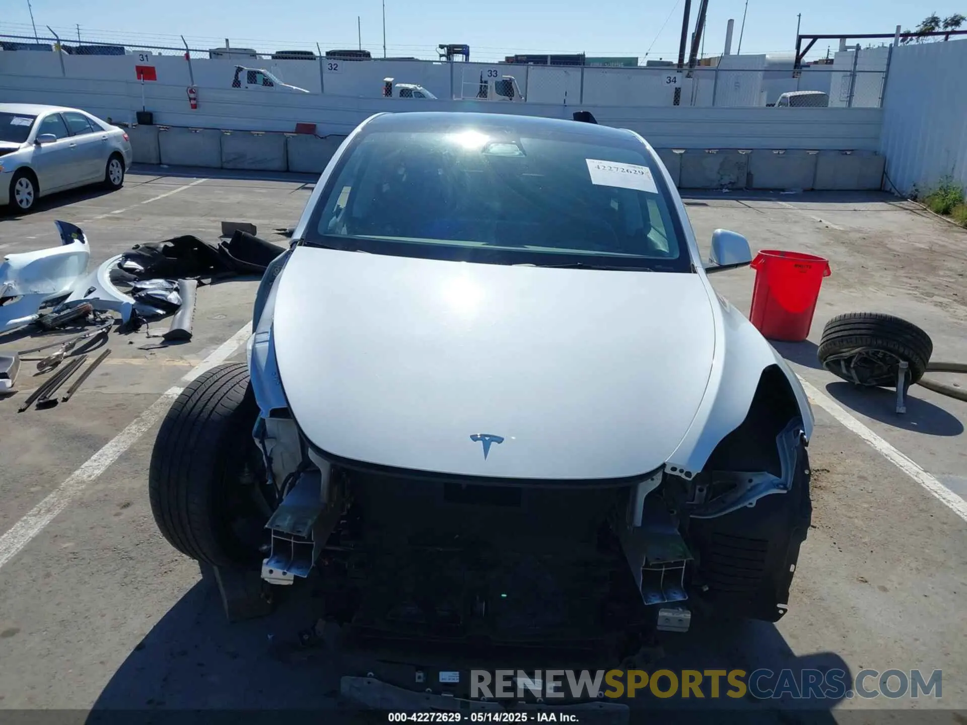 13 Photograph of a damaged car 7SAYGDEF9NF391177 TESLA MODEL Y 2022