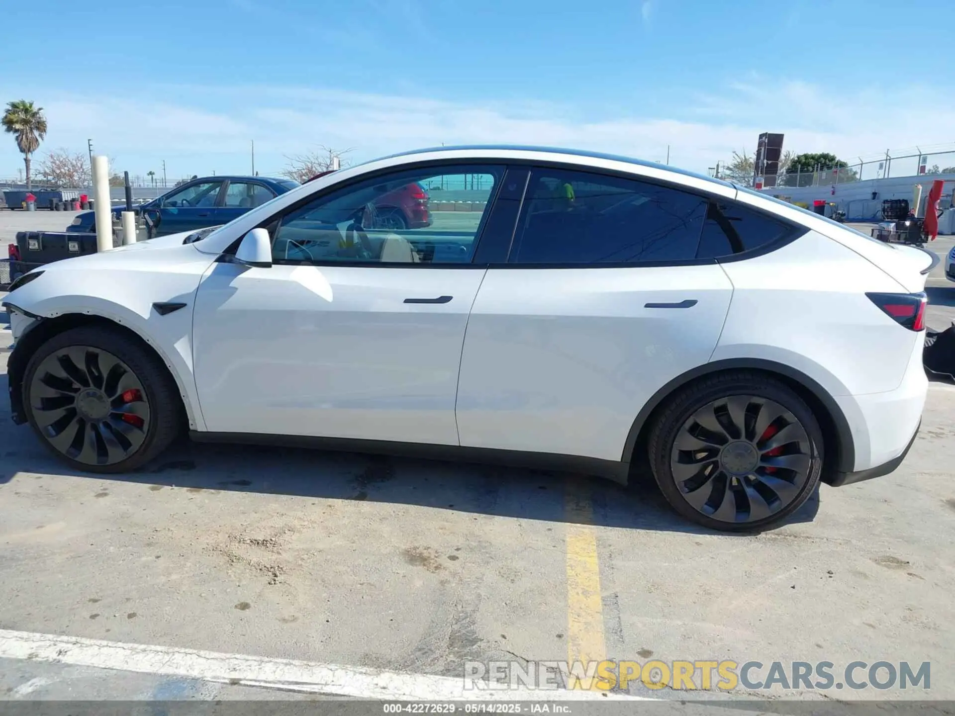 15 Photograph of a damaged car 7SAYGDEF9NF391177 TESLA MODEL Y 2022