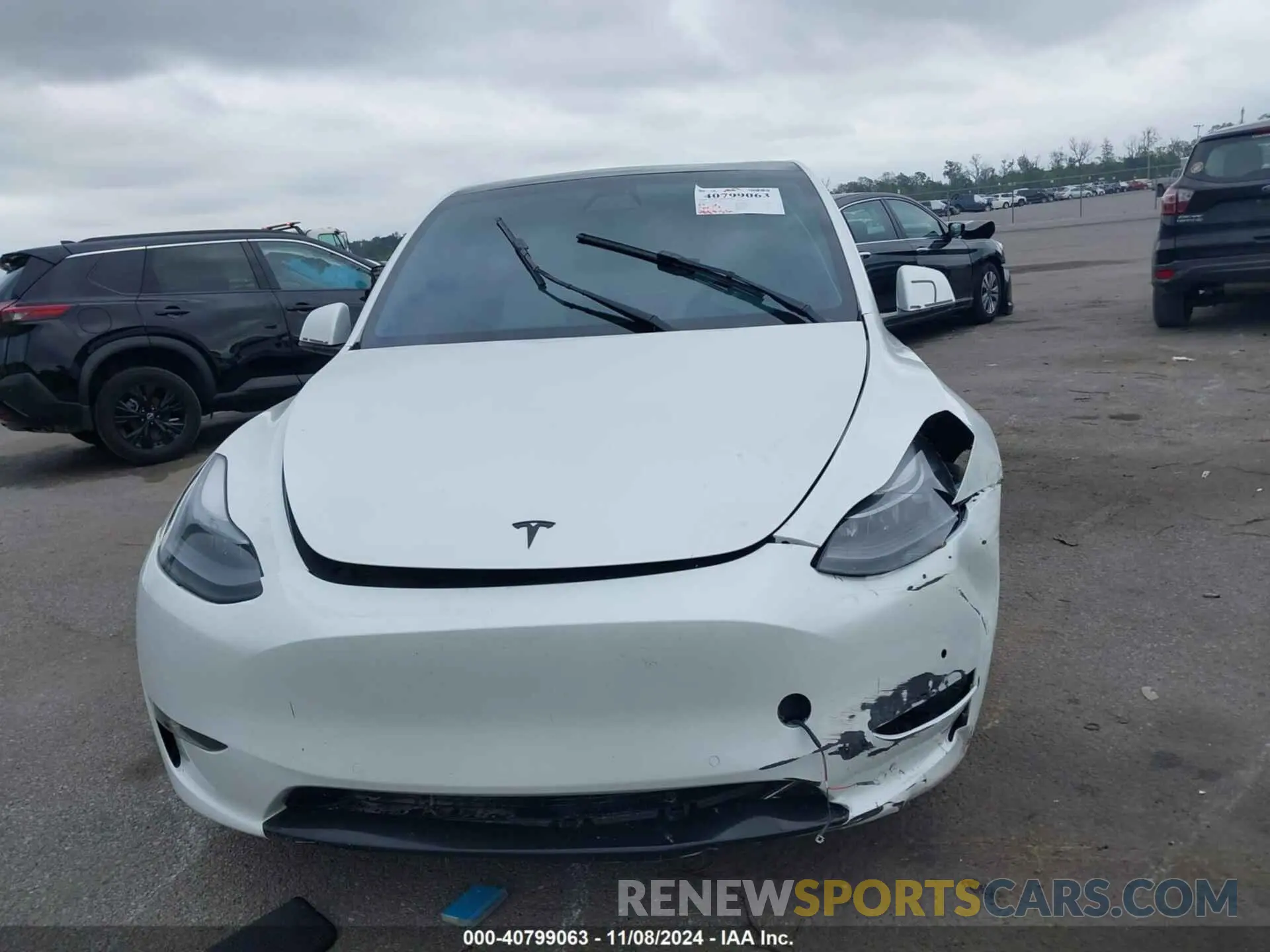 11 Photograph of a damaged car 7SAYGDEF9NF394256 TESLA MODEL Y 2022