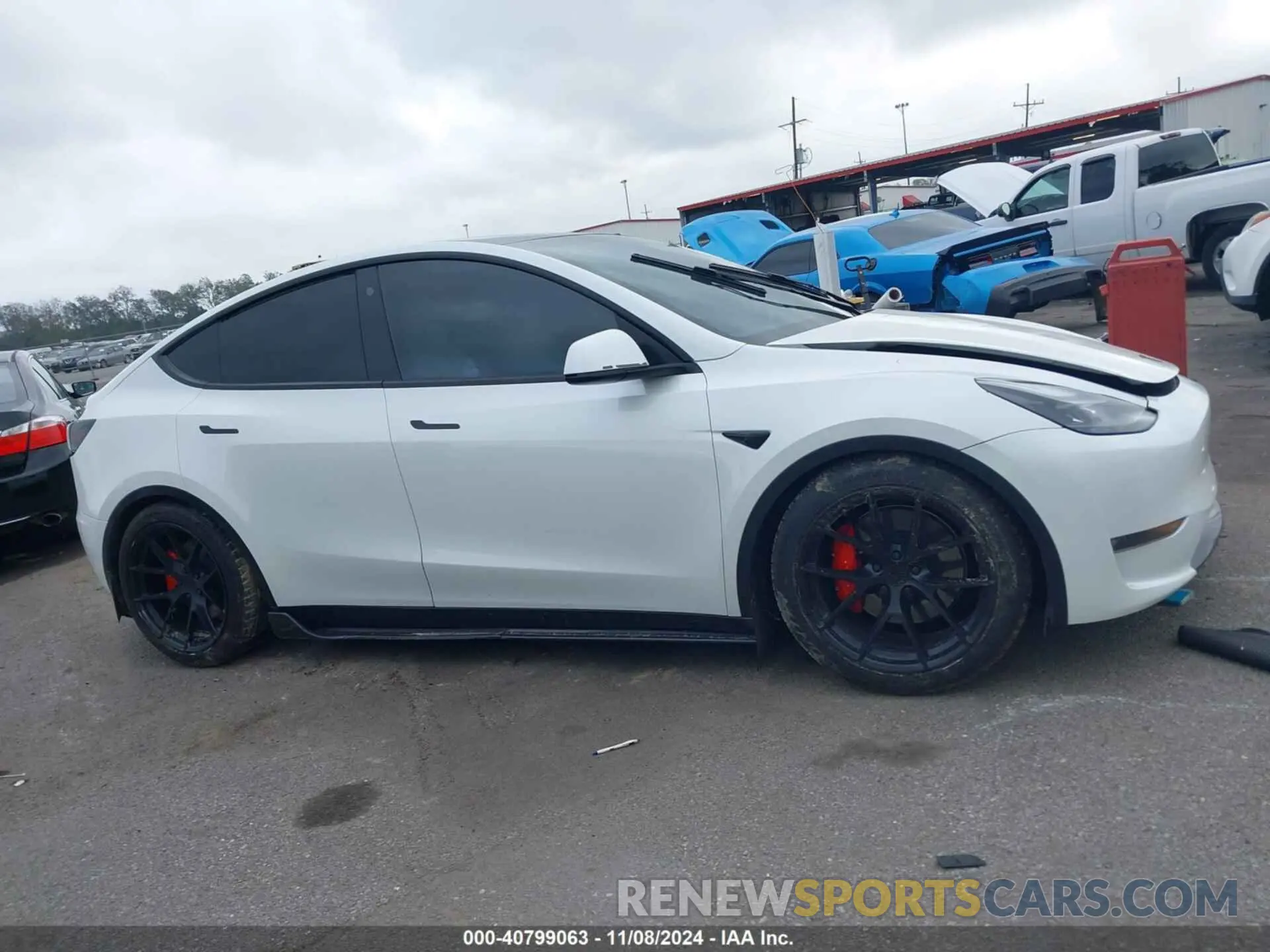 12 Photograph of a damaged car 7SAYGDEF9NF394256 TESLA MODEL Y 2022