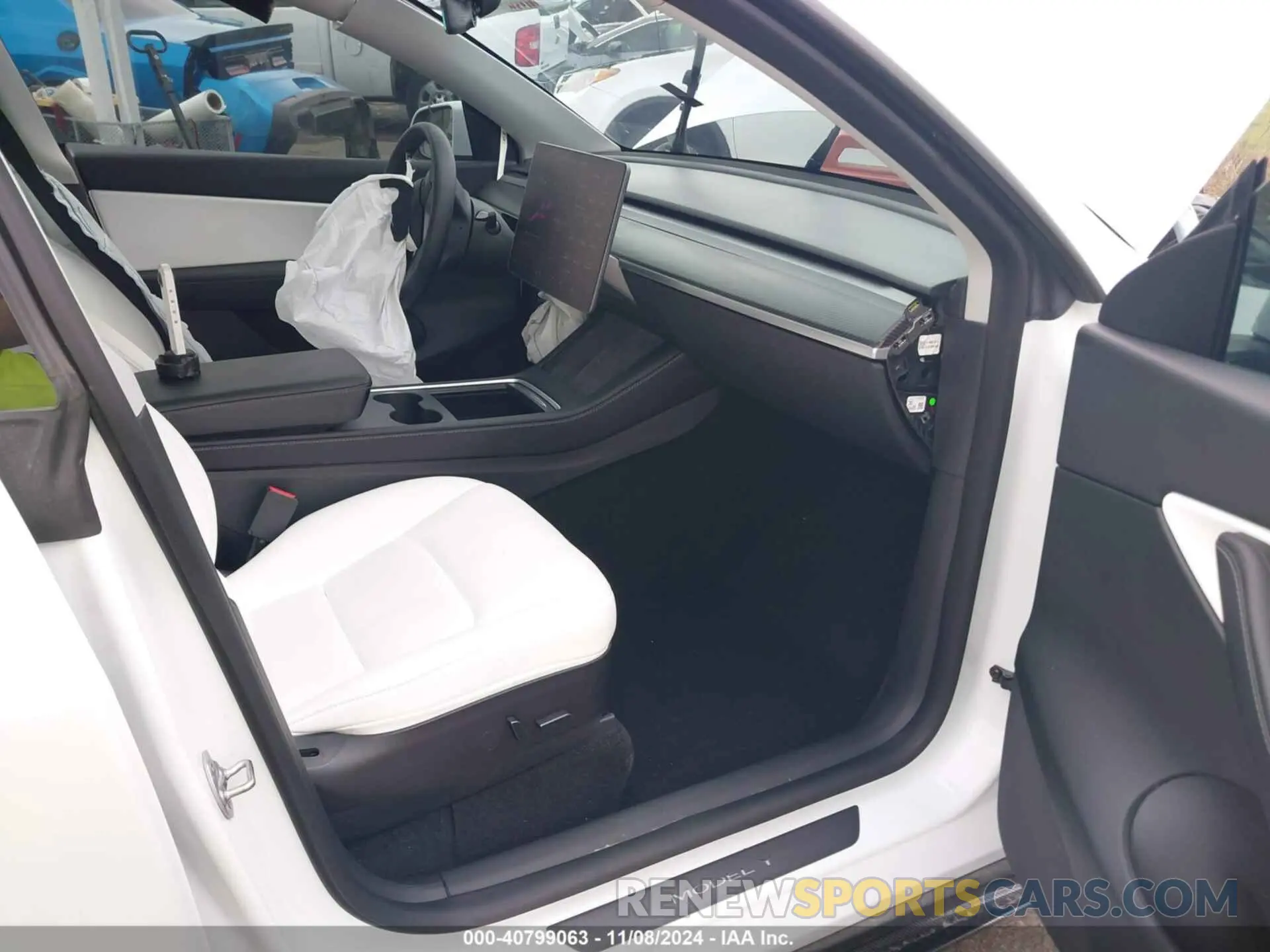 5 Photograph of a damaged car 7SAYGDEF9NF394256 TESLA MODEL Y 2022