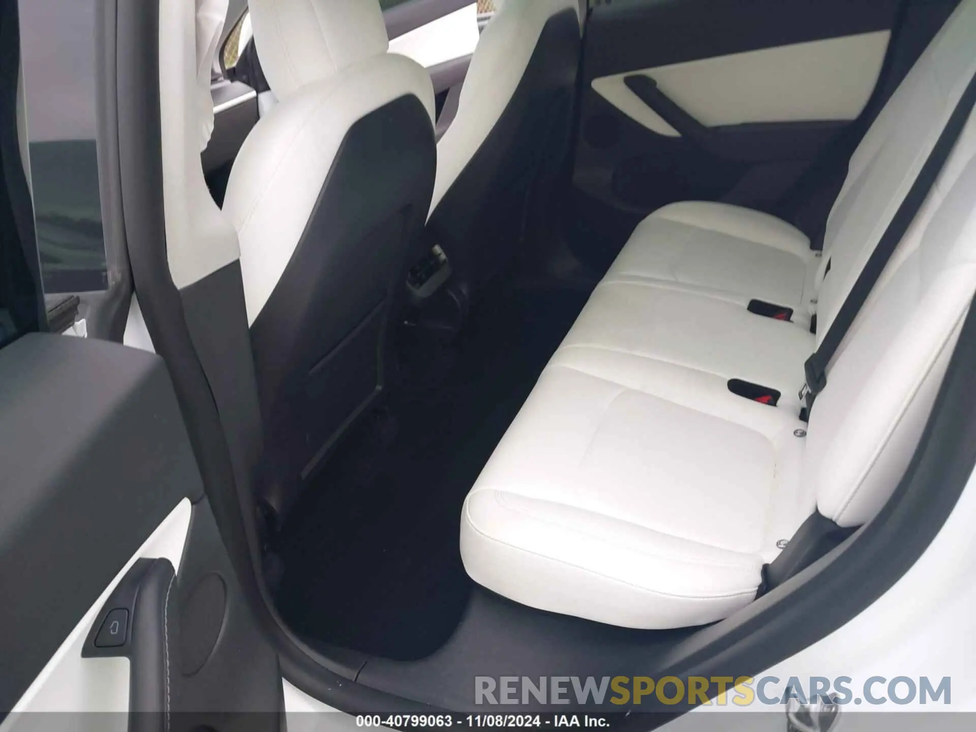 8 Photograph of a damaged car 7SAYGDEF9NF394256 TESLA MODEL Y 2022