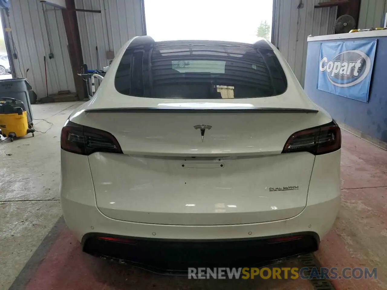 6 Photograph of a damaged car 7SAYGDEF9NF405370 TESLA MODEL Y 2022