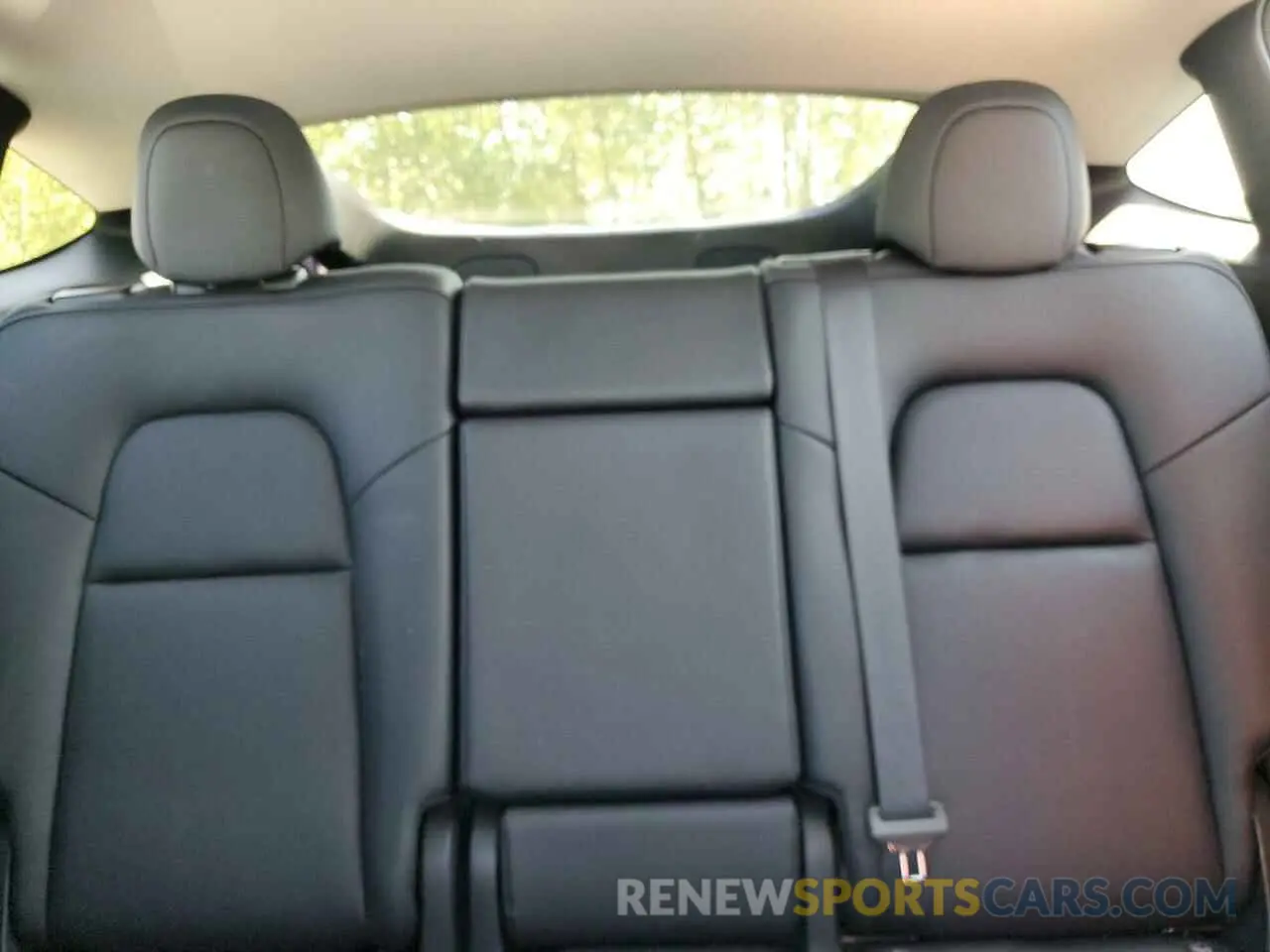 10 Photograph of a damaged car 7SAYGDEF9NF405837 TESLA MODEL Y 2022